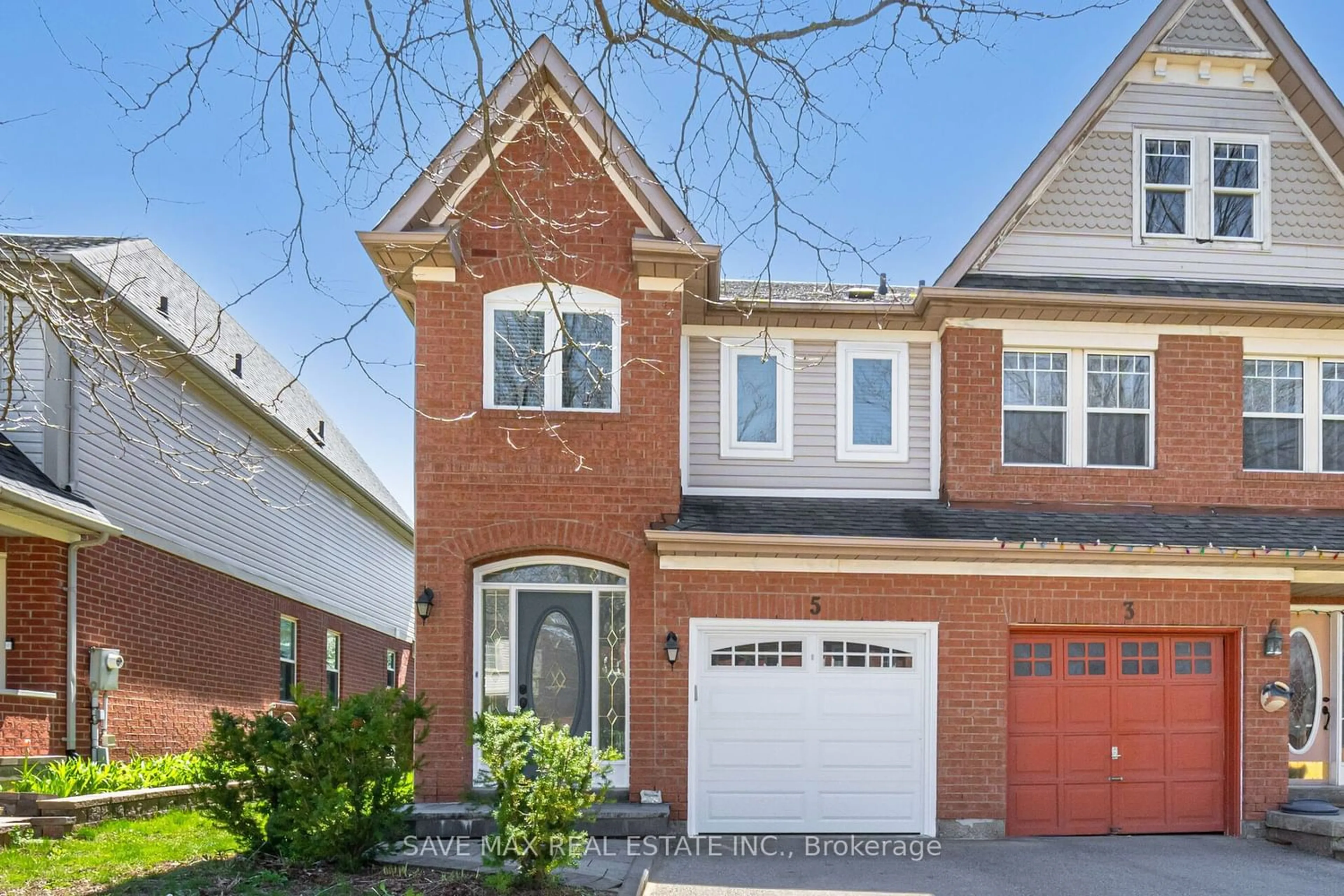 Home with brick exterior material for 5 Mugford Rd, Aurora Ontario L4G 7H4