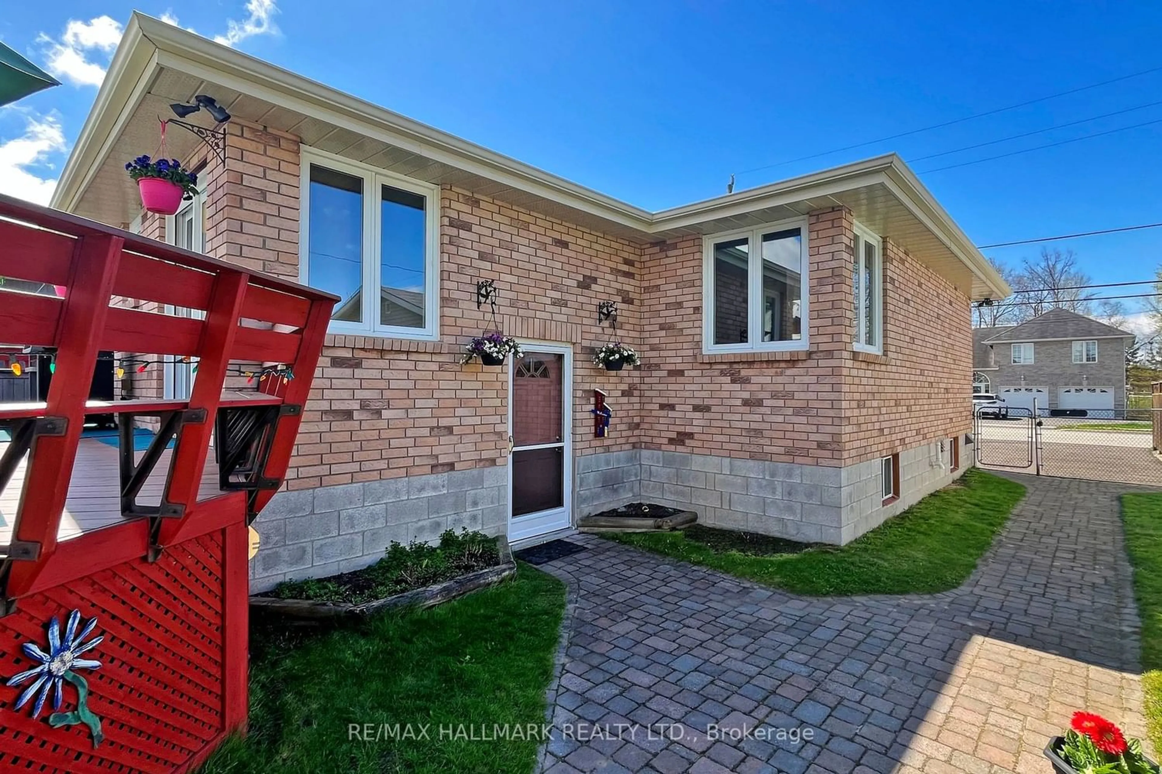 Home with brick exterior material for 114 Riverglen Dr, Georgina Ontario L4P 2R3