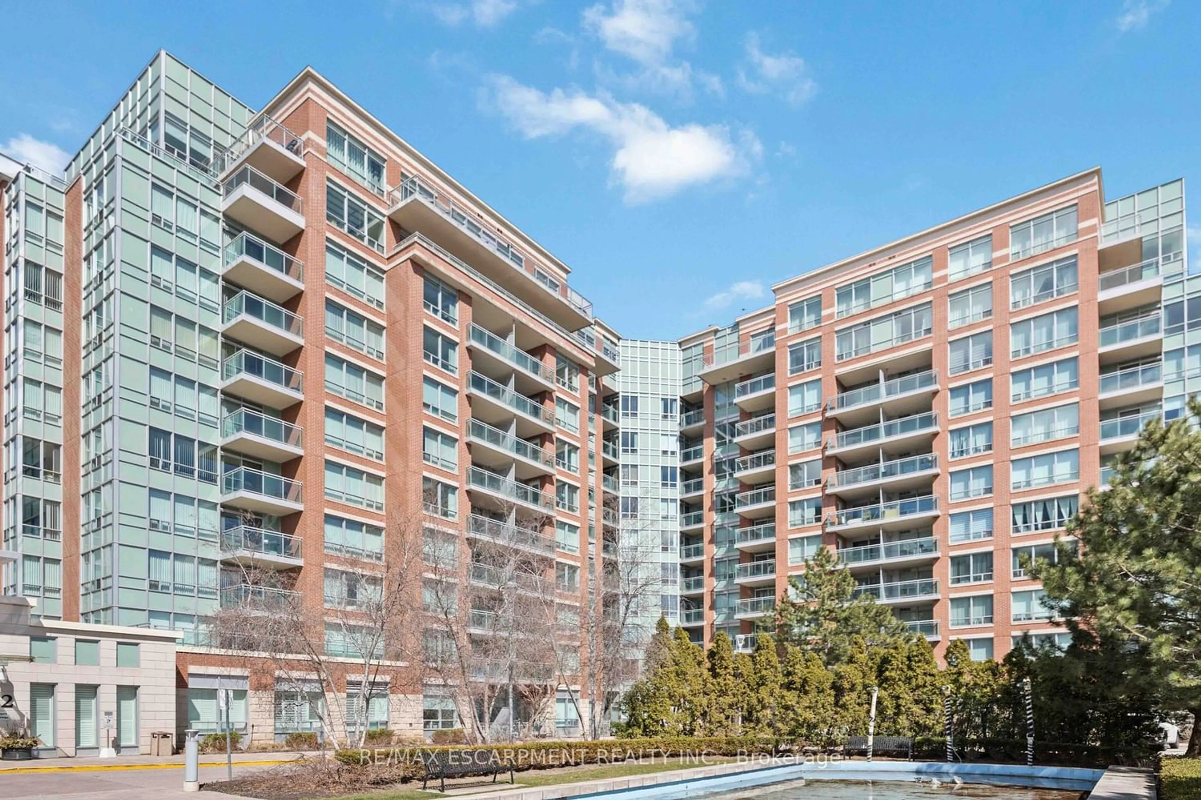 A pic from exterior of the house or condo for 62 Suncrest Blvd #210, Markham Ontario L3T 7Y6