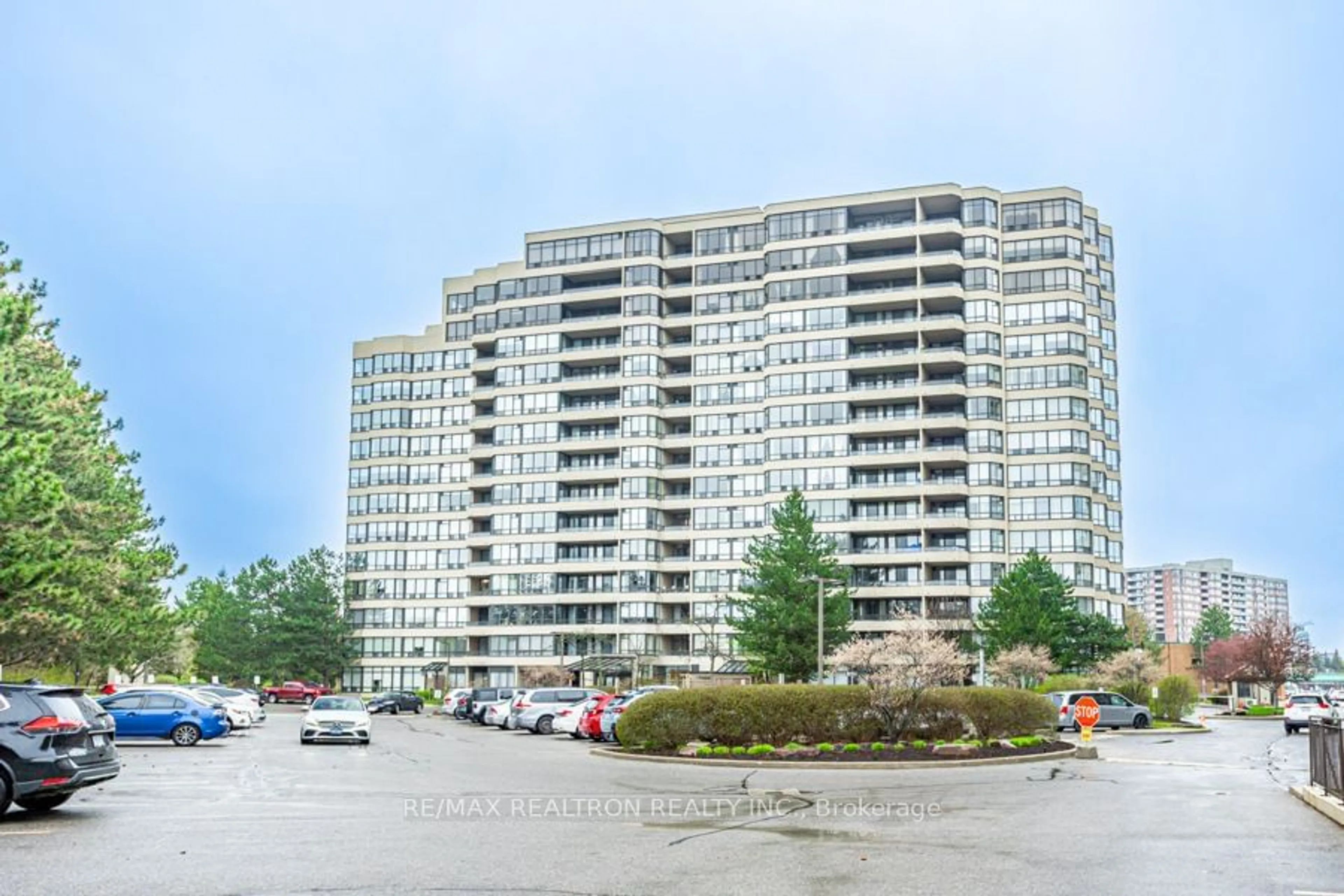 A pic from exterior of the house or condo for 32 Clarissa Dr #625, Richmond Hill Ontario L4C 9R7