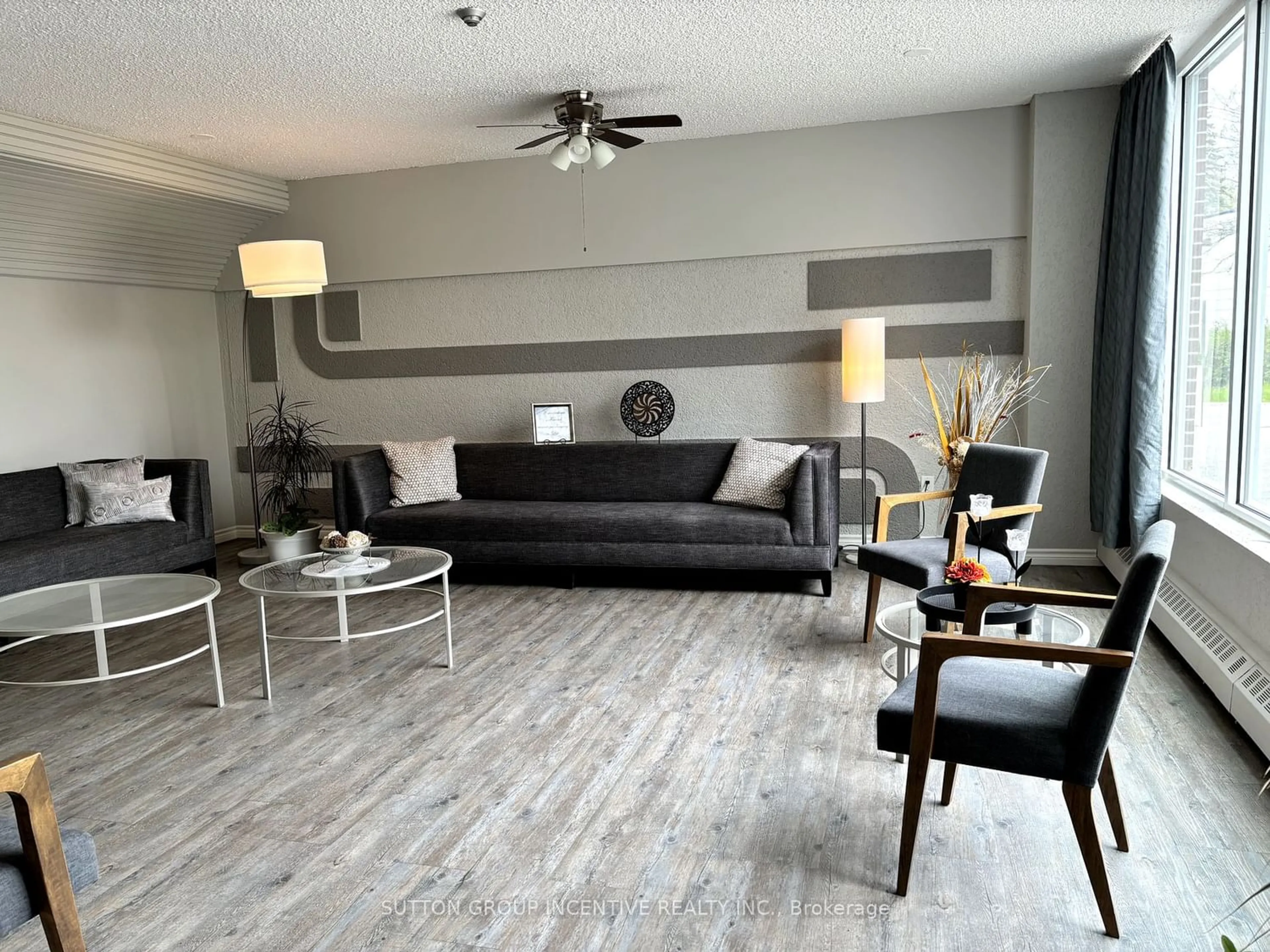 Living room for 200 Holland Crt #311, Bradford West Gwillimbury Ontario L3Z 1R8