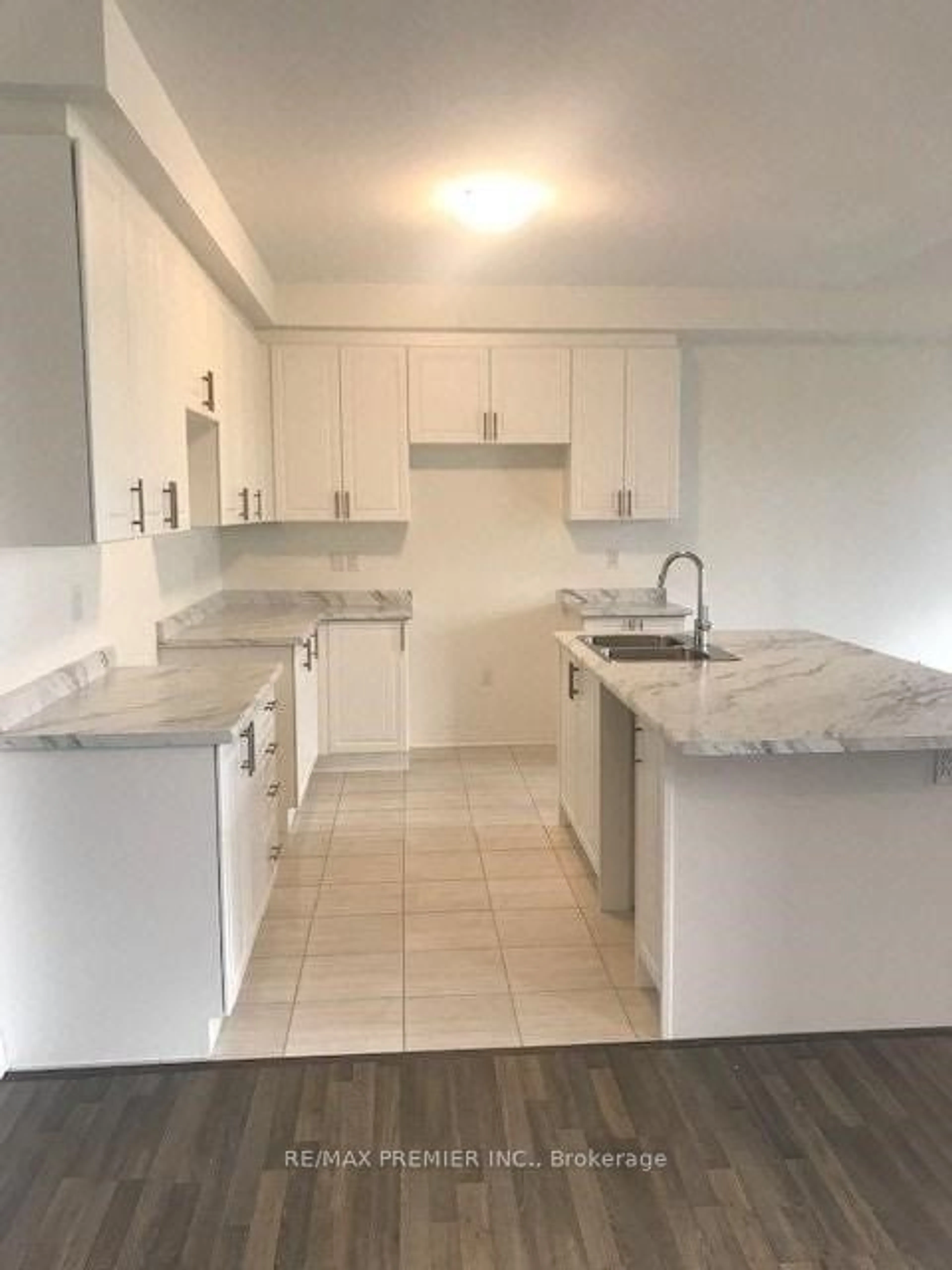 Kitchen for 27 Casserley Cres, New Tecumseth Ontario L0G 1W0