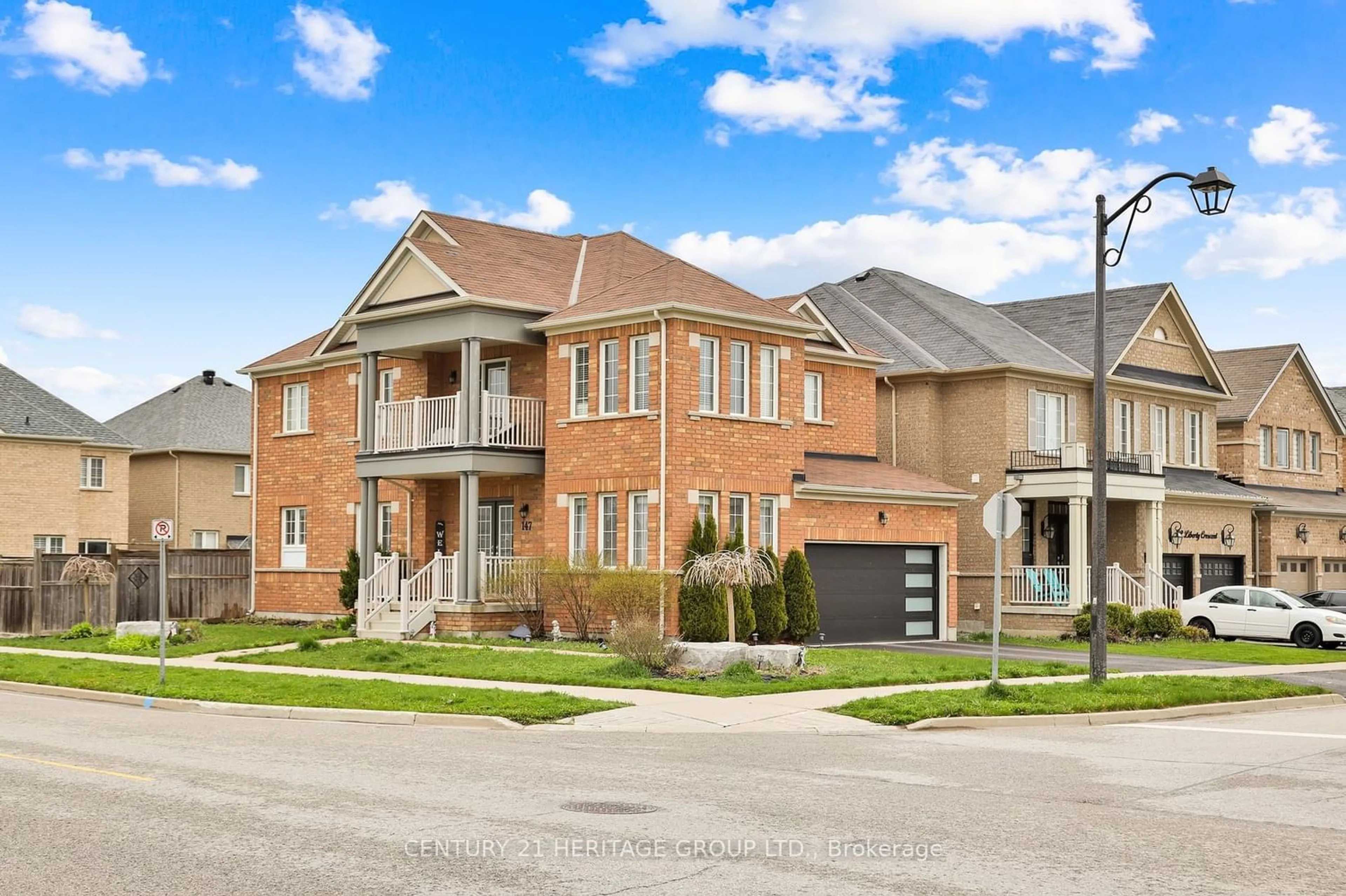Frontside or backside of a home for 147 Langford Blvd, Bradford West Gwillimbury Ontario L3Z 0P5