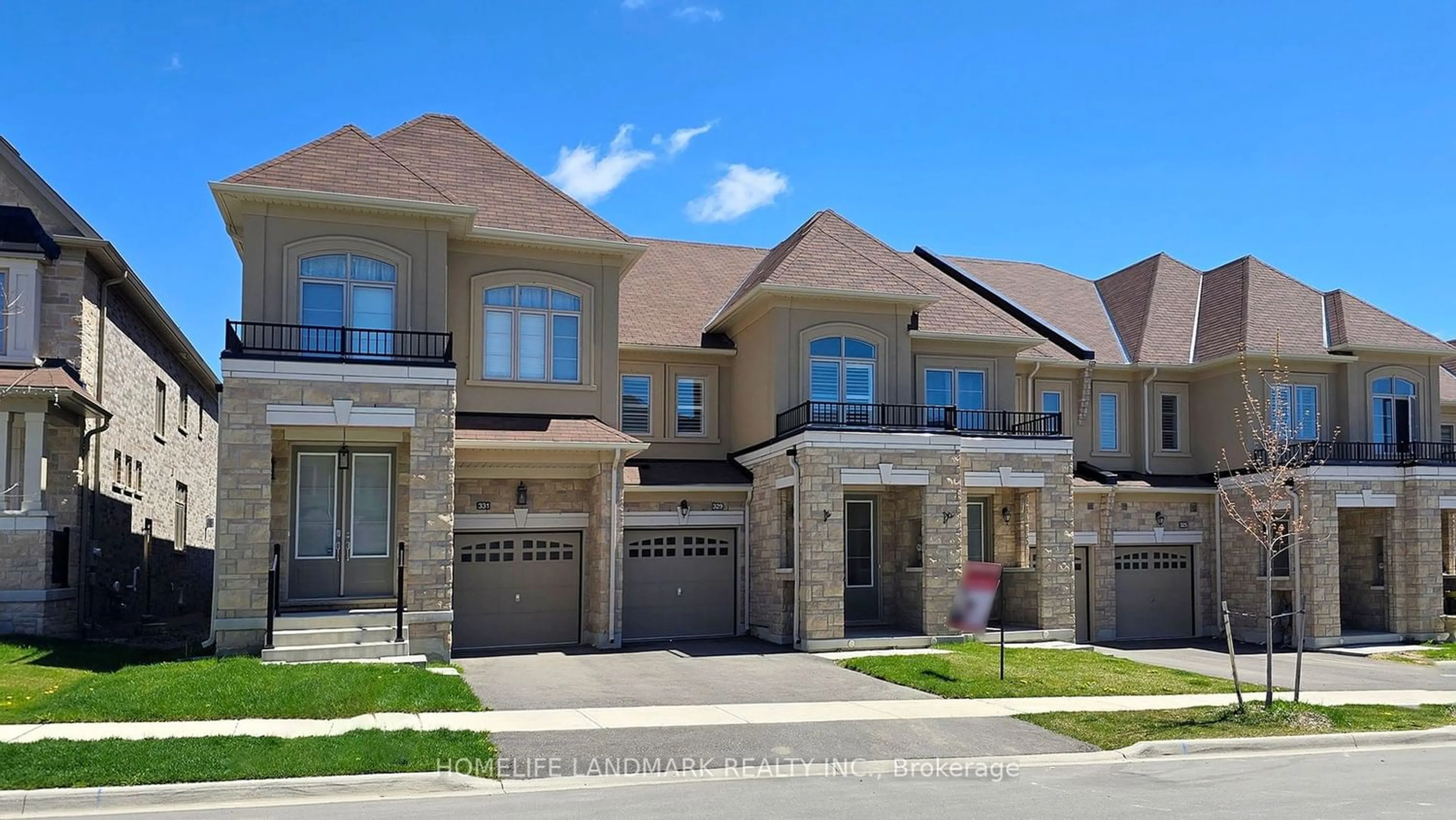 A pic from exterior of the house or condo for 329 Silk Twist Dr, East Gwillimbury Ontario L9N 0V4