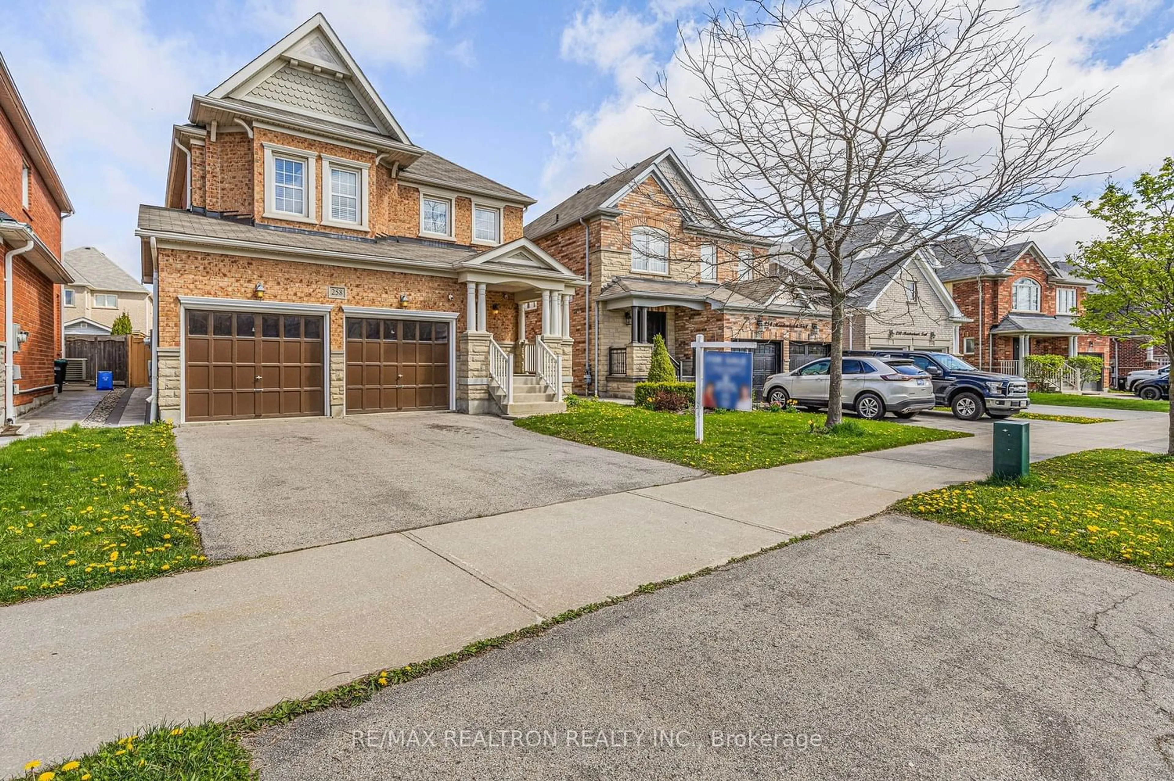 Frontside or backside of a home for 258 Meadowhawk Tr, Bradford West Gwillimbury Ontario L3Z 0E9