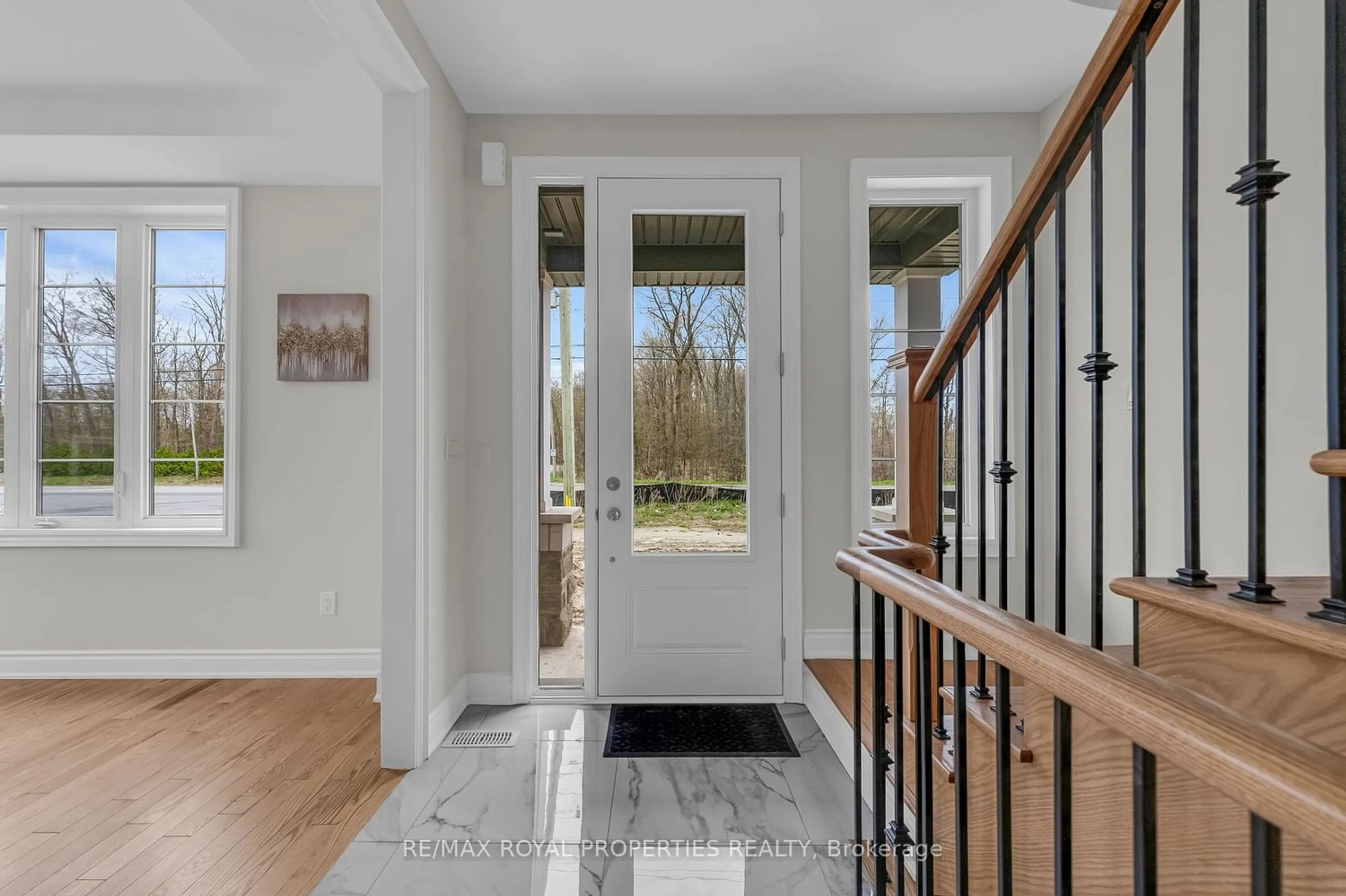Indoor entryway for 2 Hearthwood Gate, Whitchurch-Stouffville Ontario L4A 7X4