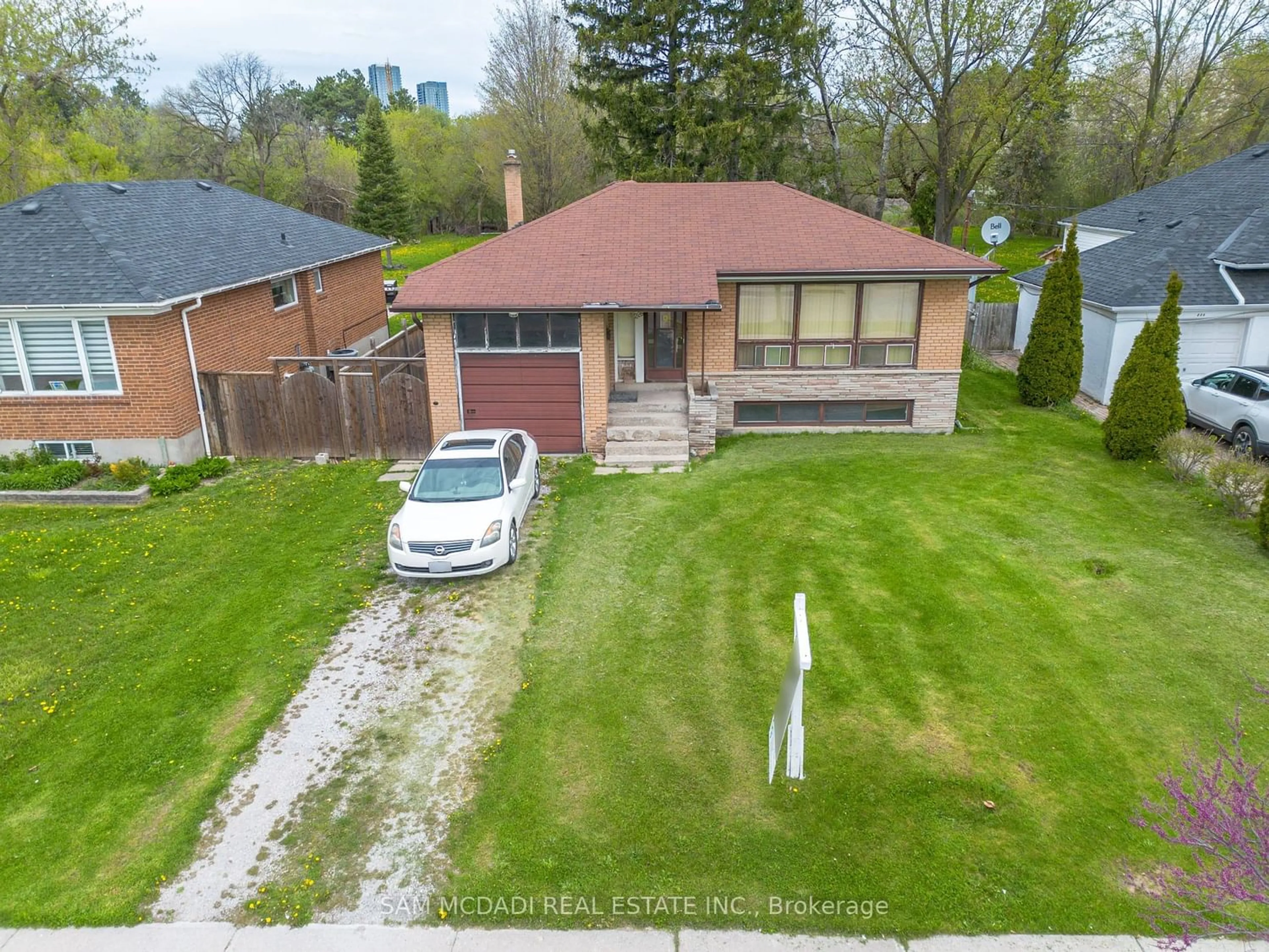 Frontside or backside of a home for 228 Crestwood Rd, Vaughan Ontario L4J 1A9