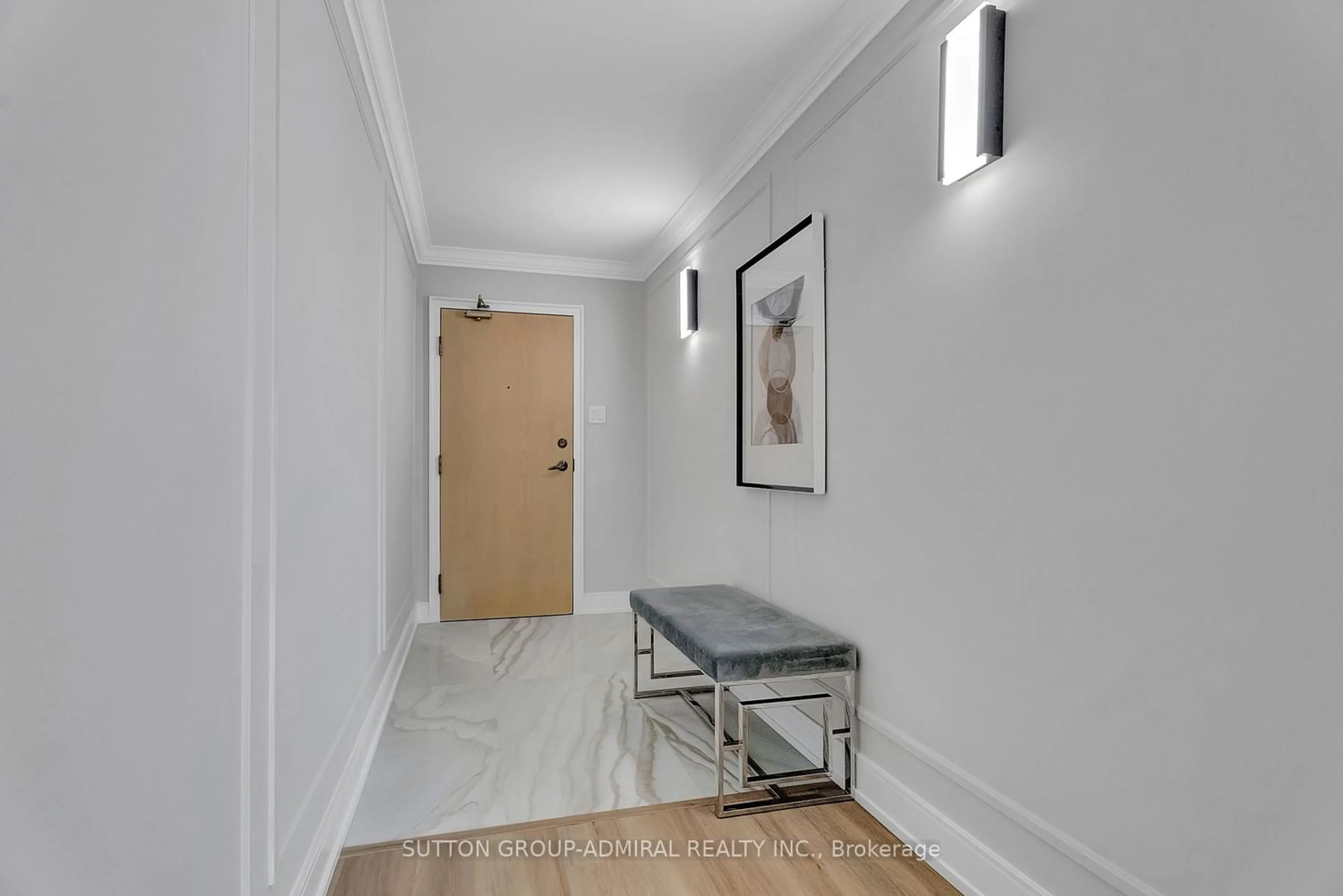 Indoor entryway for 7 Townsgate Dr #313, Vaughan Ontario L4J 7Z9