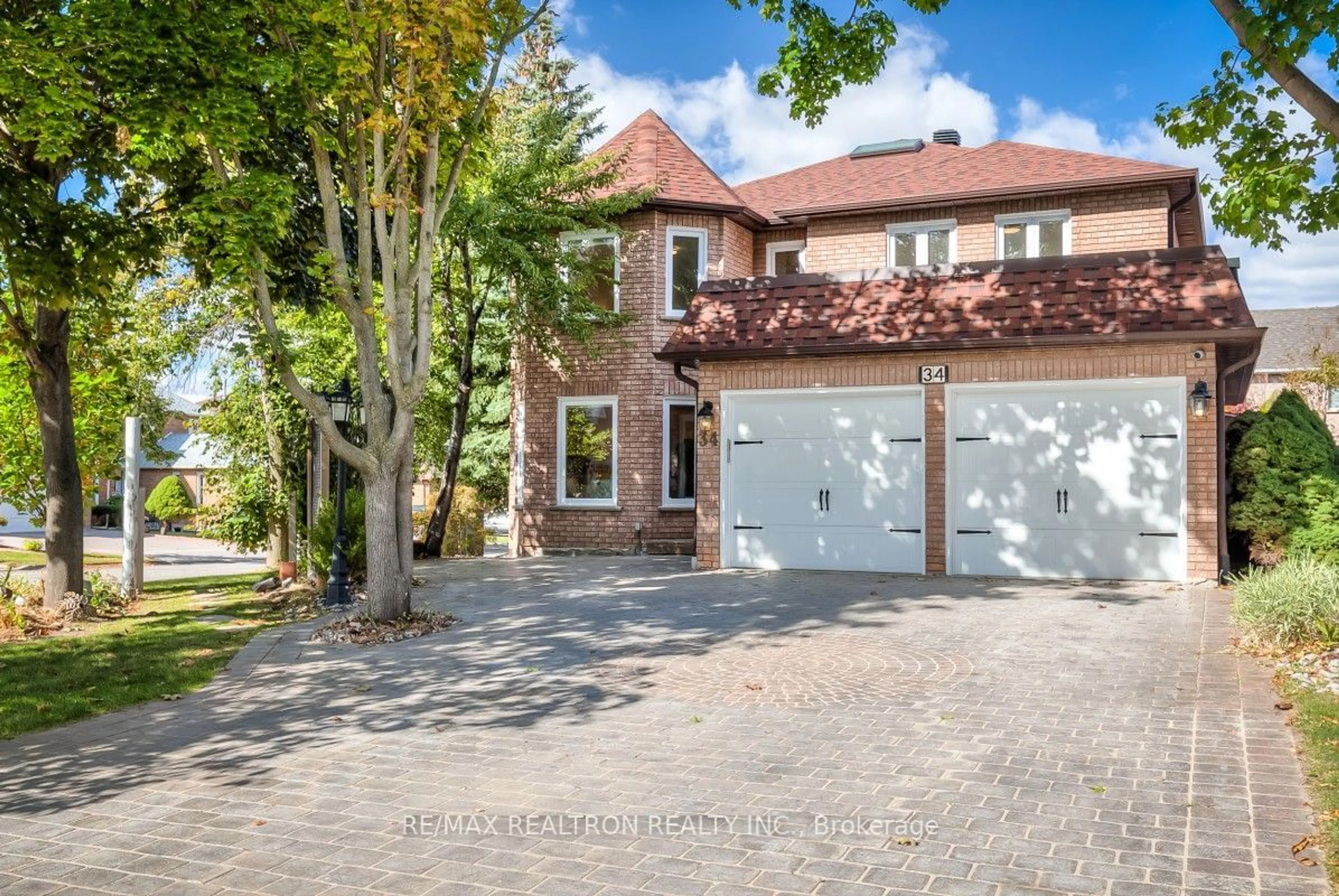 Home with brick exterior material for 34 Lisa Cres, Richmond Hill Ontario L4B 3A4