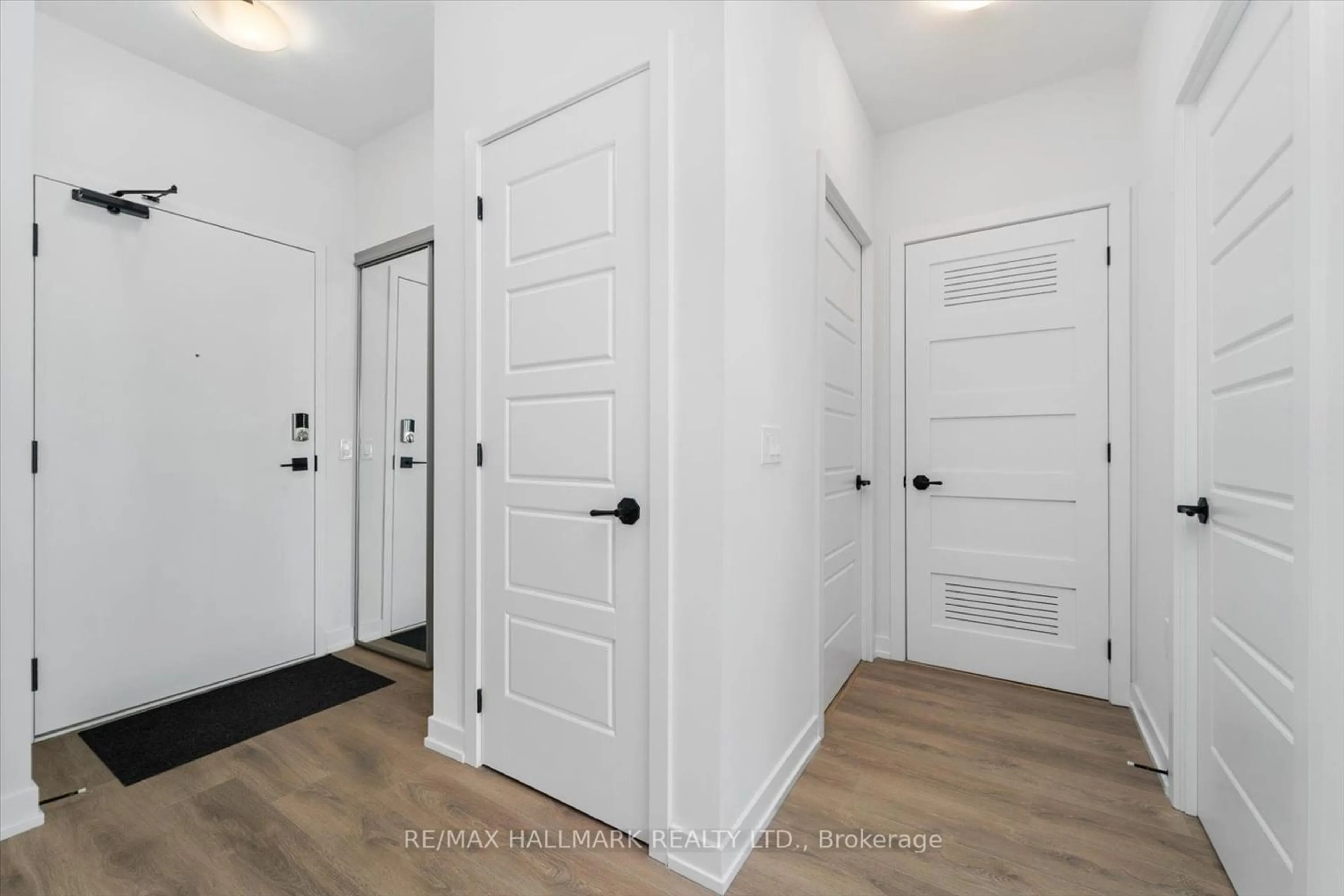 Indoor entryway for 415 Sea Ray Ave #311, Innisfil Ontario L9S 0R5