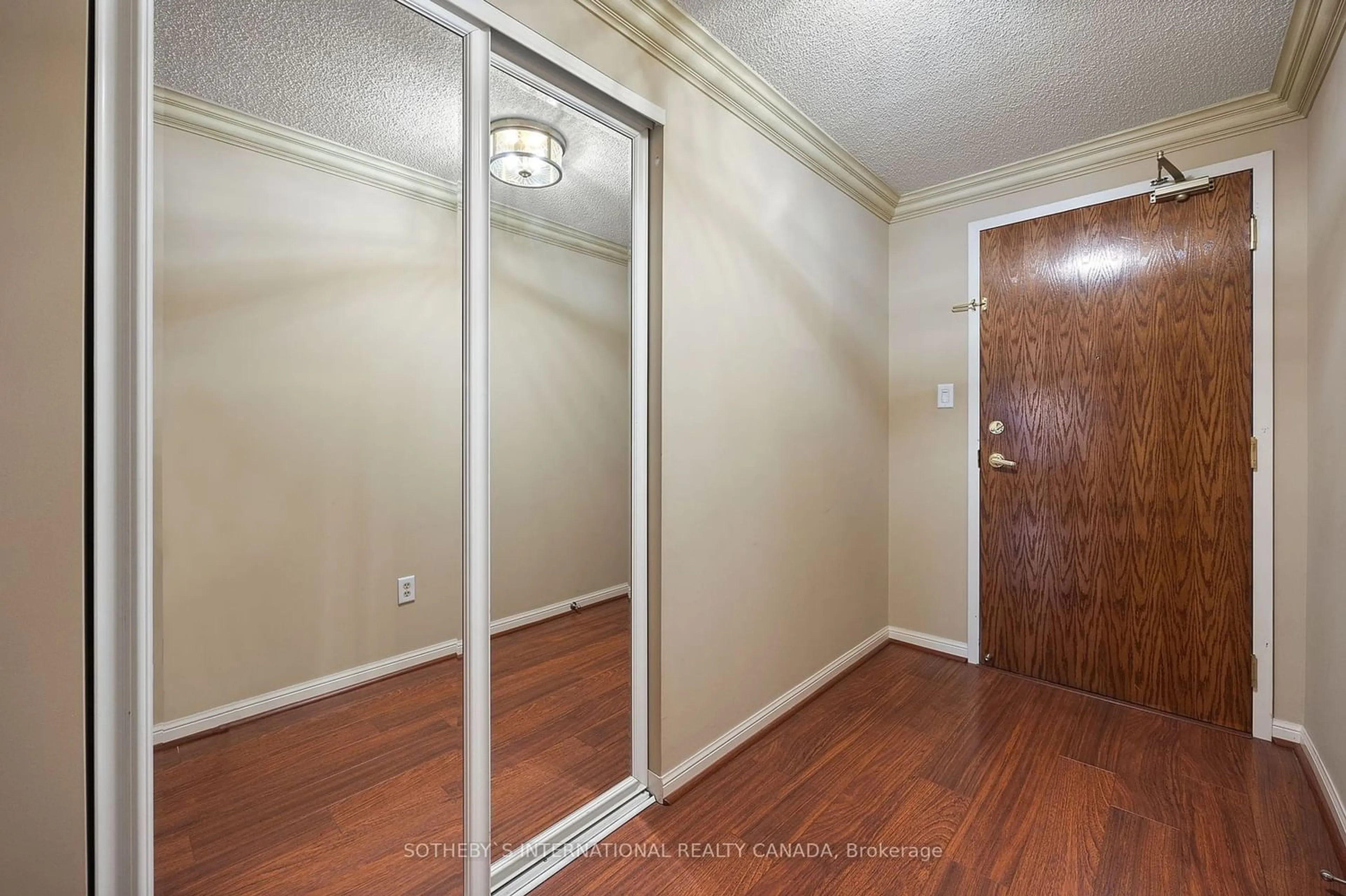 A pic of a room for 900 Bogart Mill Tr #208, Newmarket Ontario L3Y 8V5