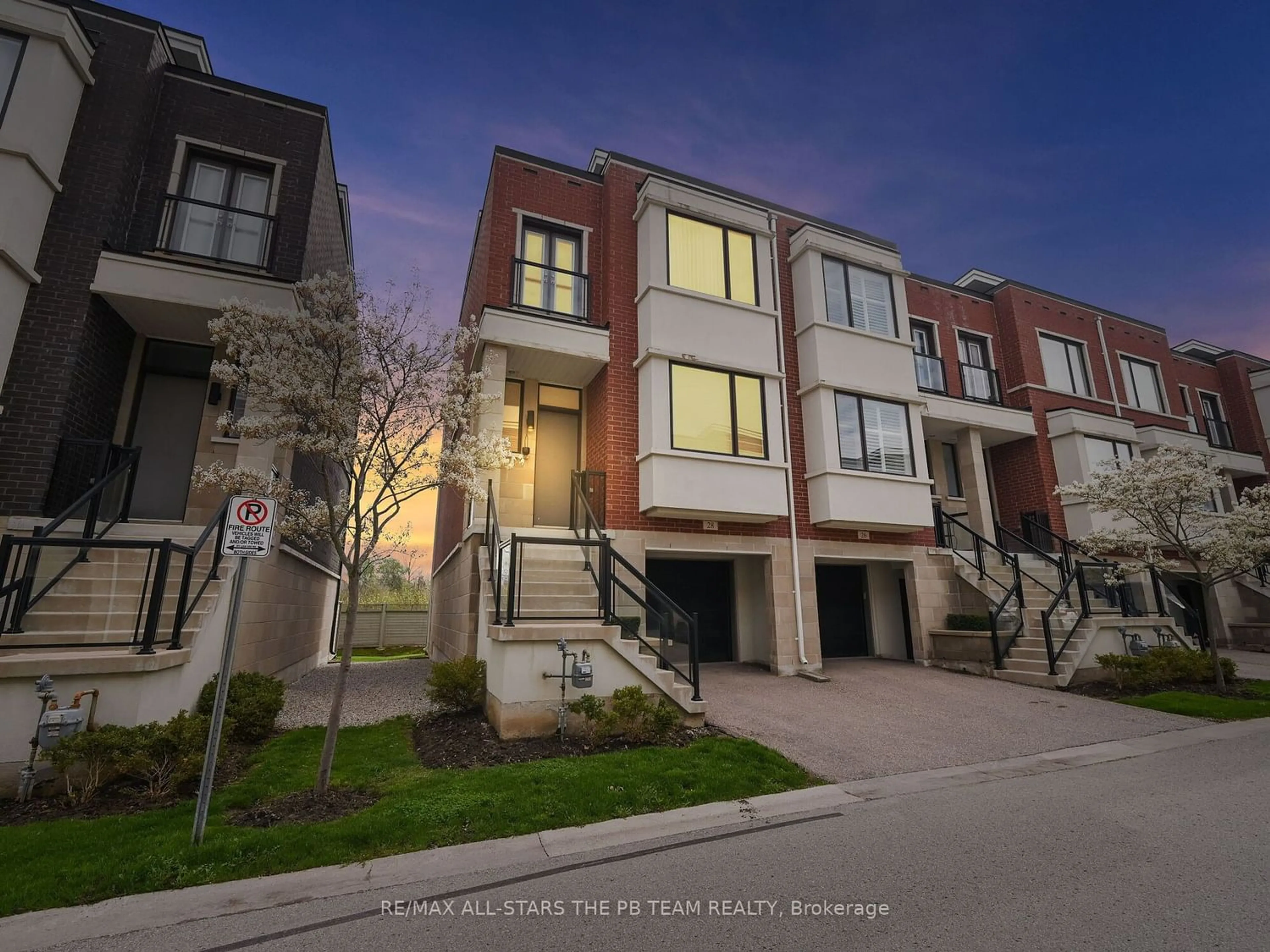 A pic from exterior of the house or condo for 28 Genuine Lane, Richmond Hill Ontario L4B 0E5