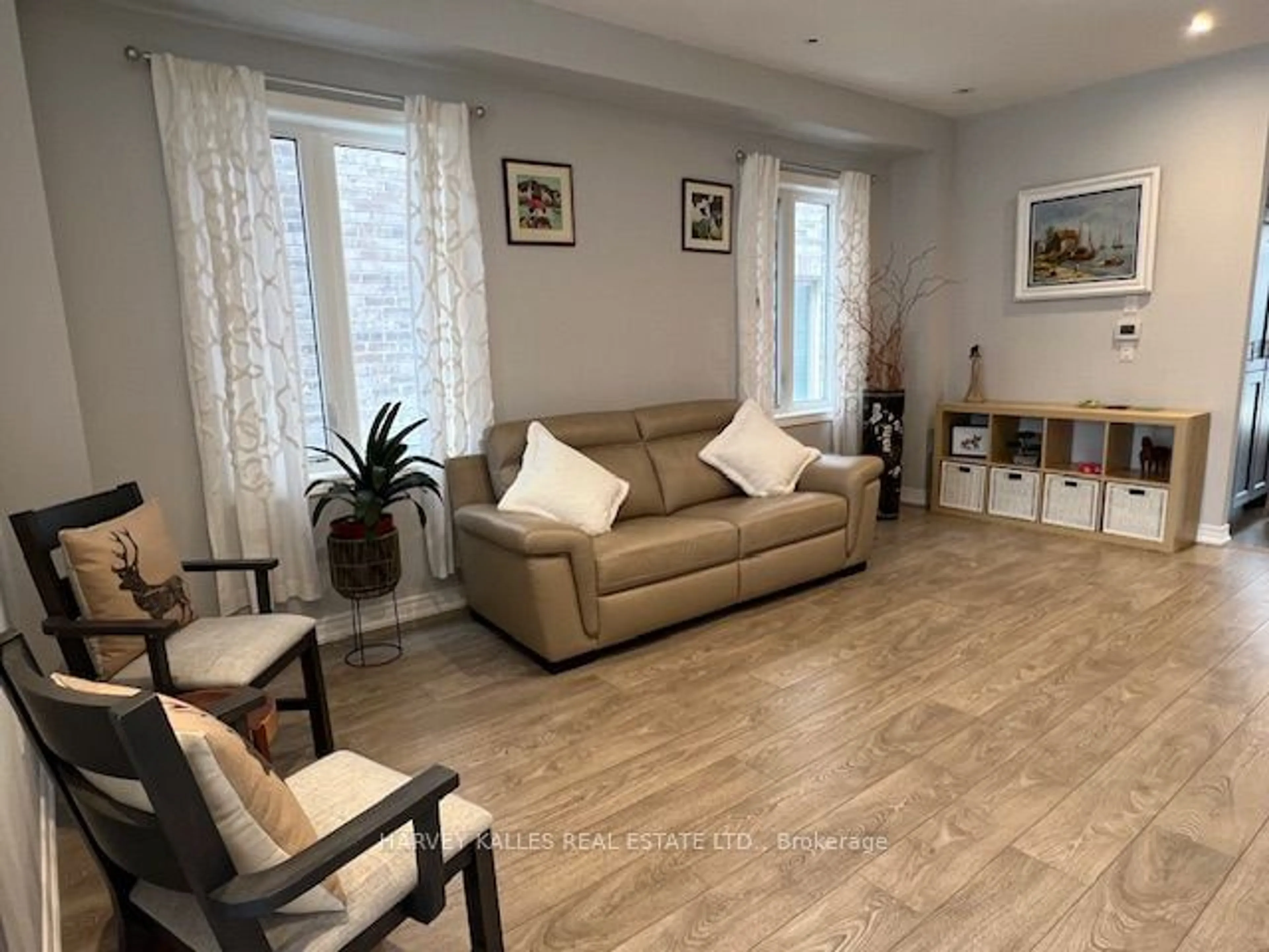 Living room for 67 Crofting Cres, Markham Ontario L6E 0W1