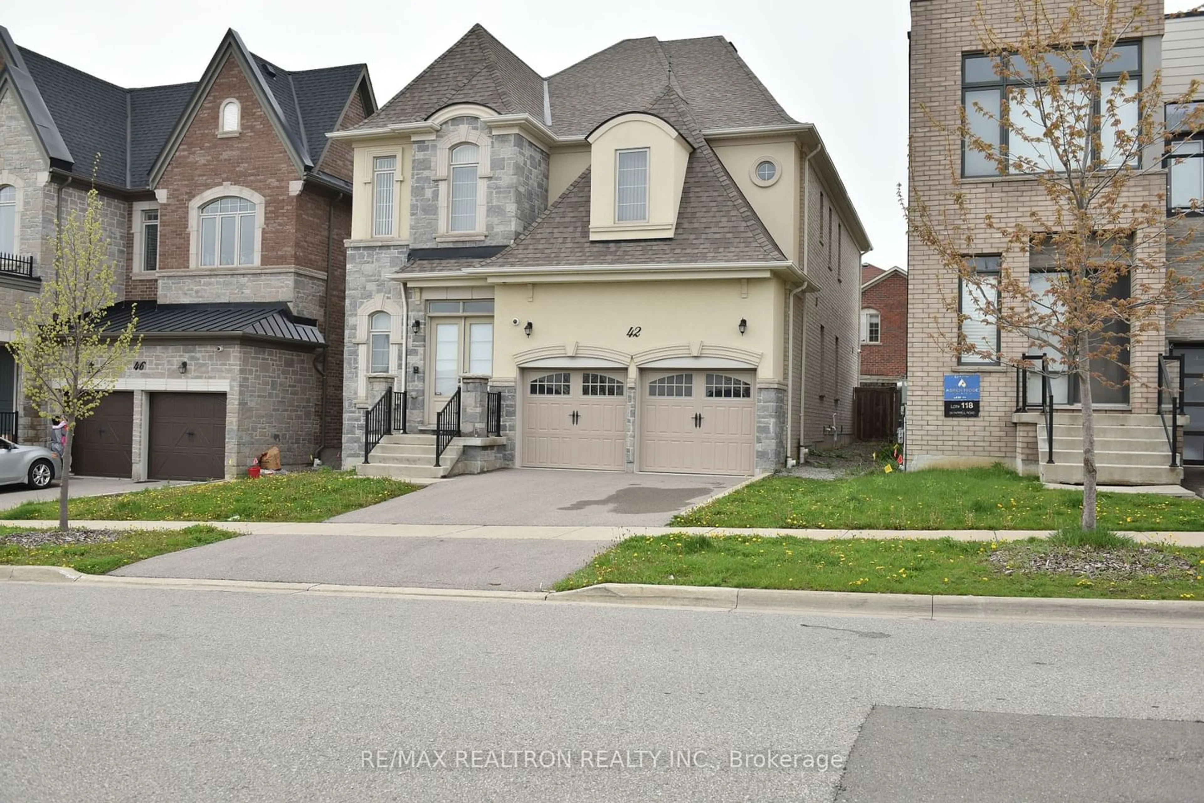 Frontside or backside of a home for 42 Farrell Rd, Vaughan Ontario L6A 4W7
