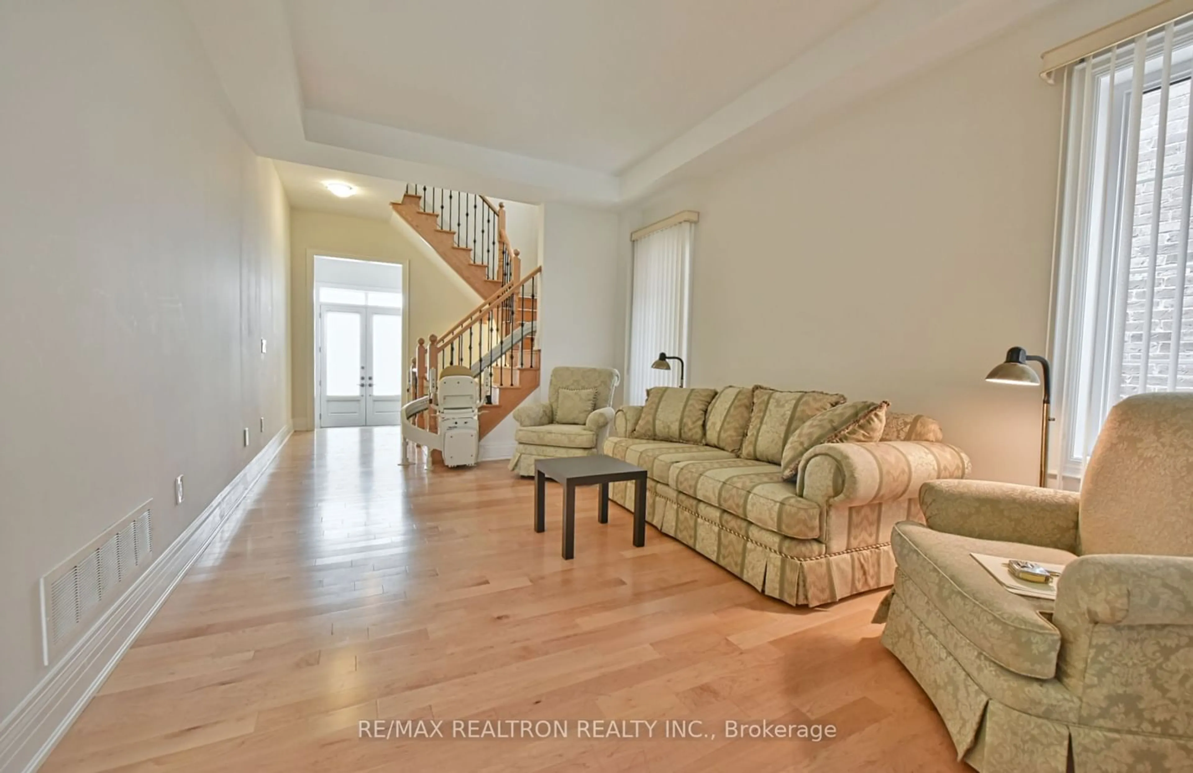 Living room for 42 Farrell Rd, Vaughan Ontario L6A 4W7