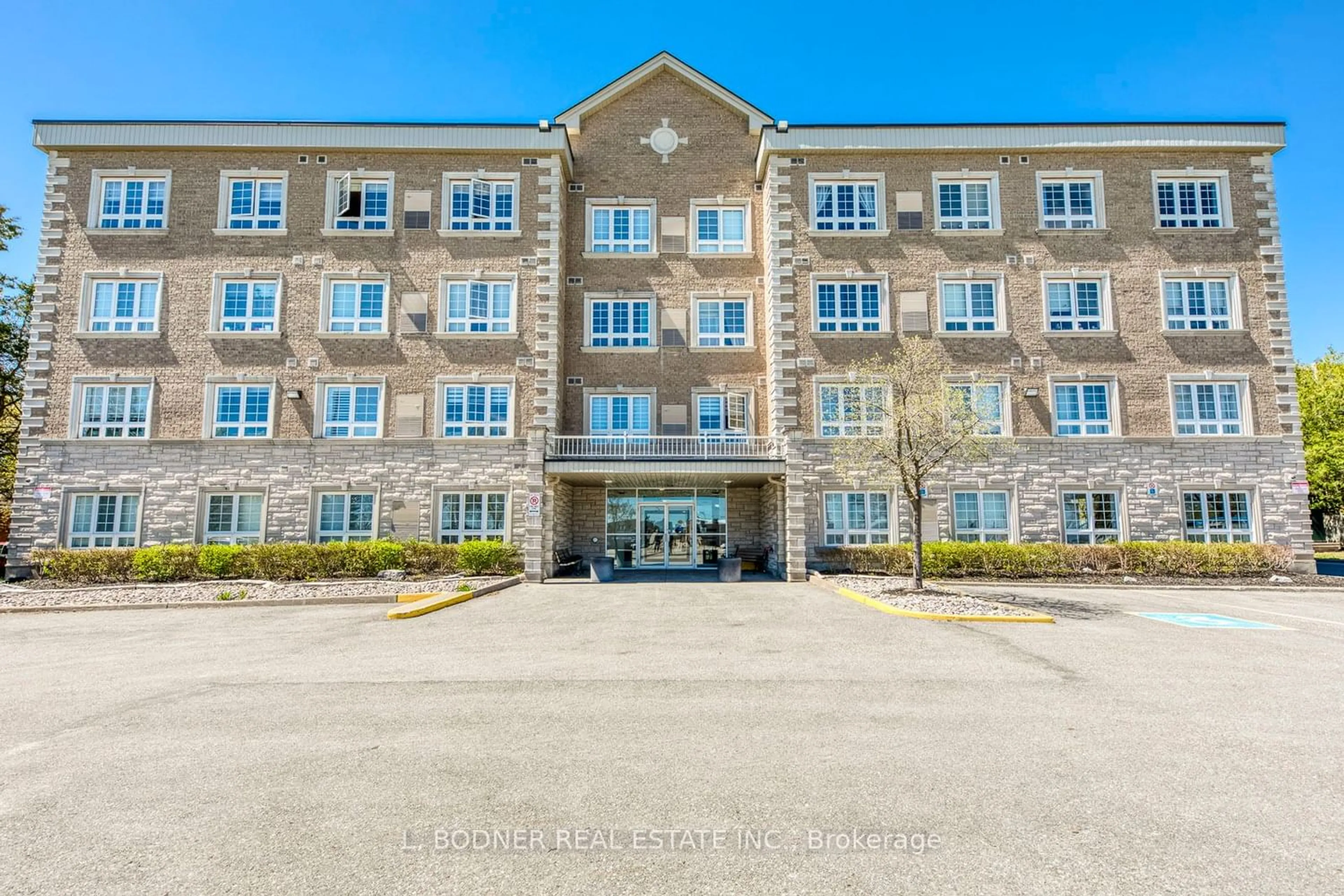 A pic from exterior of the house or condo for 112 Simcoe Rd #304, Bradford West Gwillimbury Ontario L3Z 1Y2