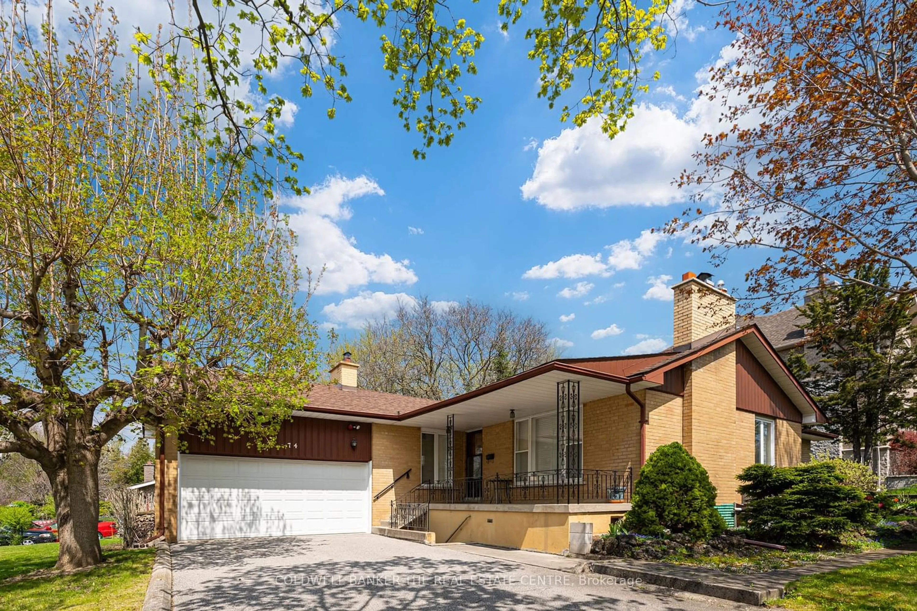 Outside view for 74 Westwood Lane, Richmond Hill Ontario L4C 6Y1