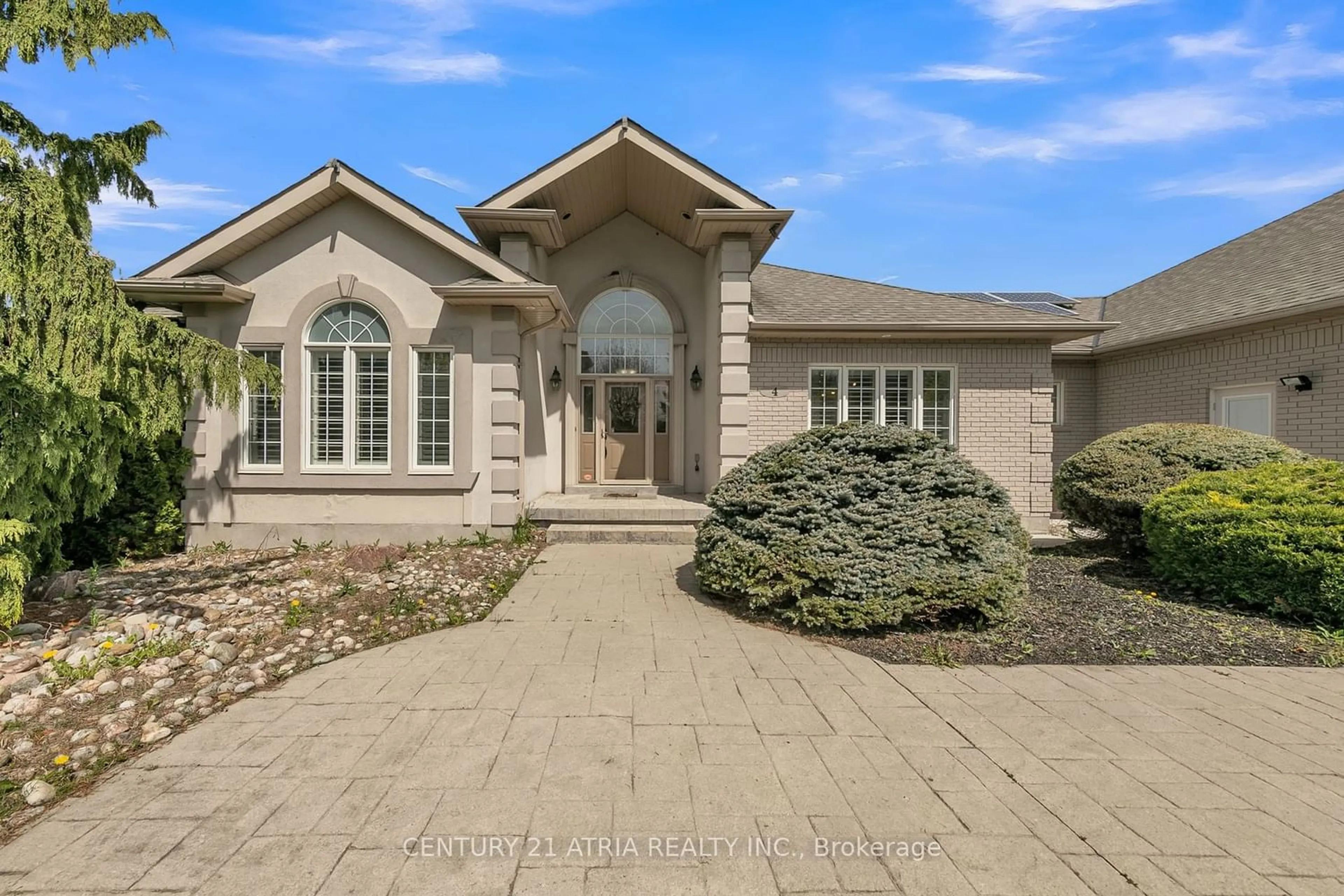 Frontside or backside of a home for 4 Maplehyrn Ave, East Gwillimbury Ontario L0G 1V0