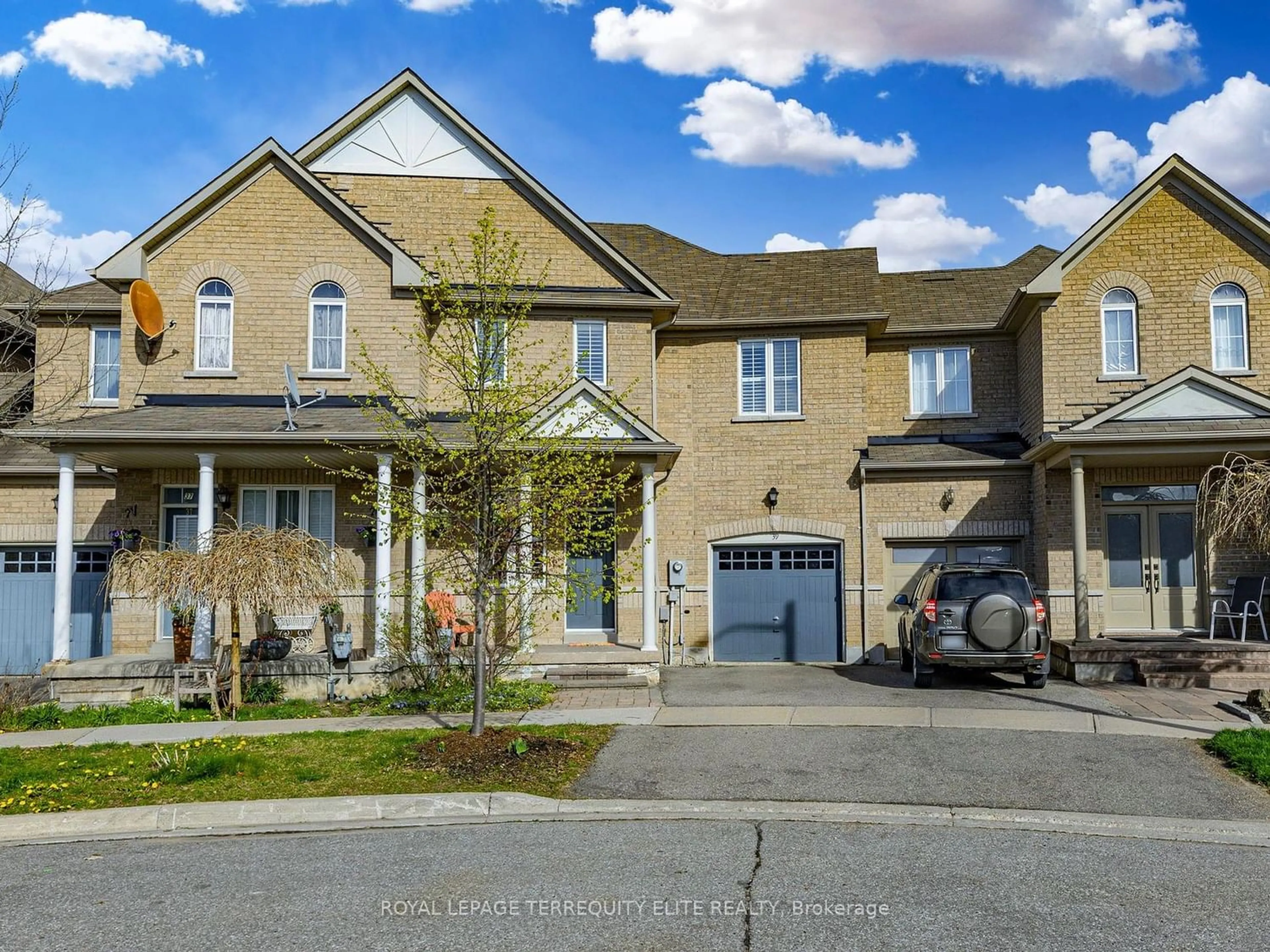 A pic from exterior of the house or condo for 39 Wheelwright Dr, Richmond Hill Ontario L4E 5A4