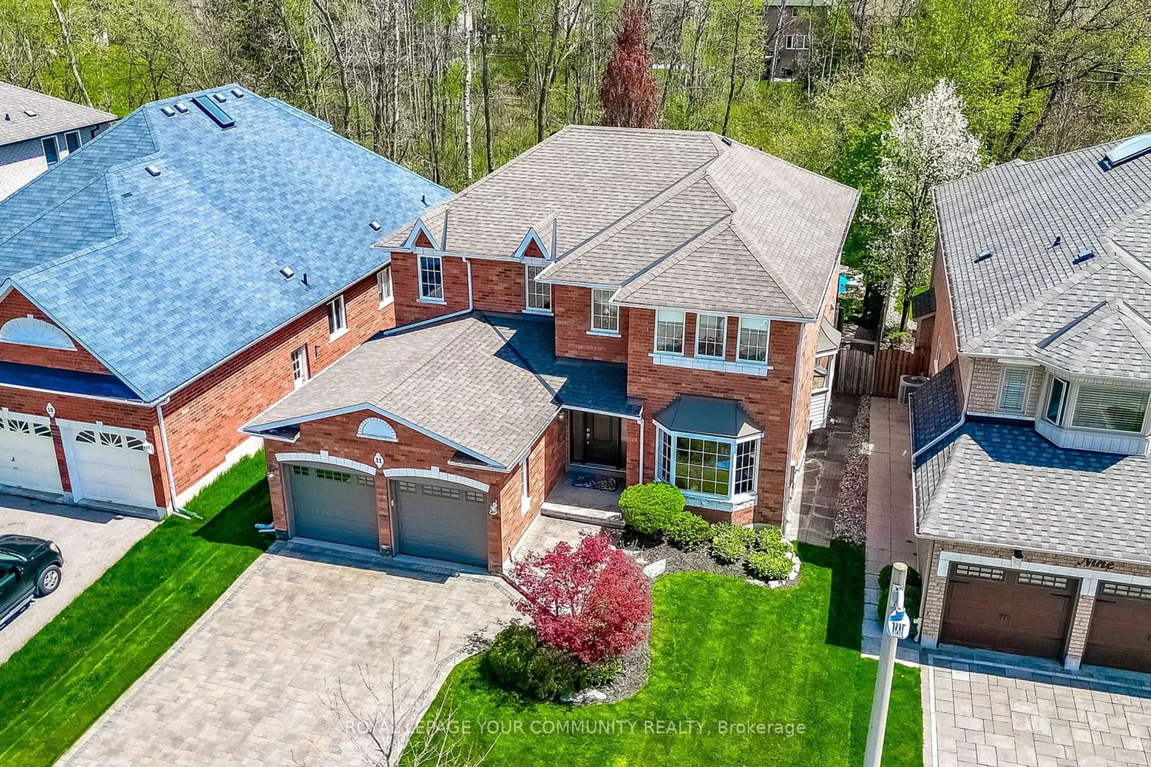 Home with brick exterior material for 11 Marinucci Crt, Richmond Hill Ontario L4C 0M3