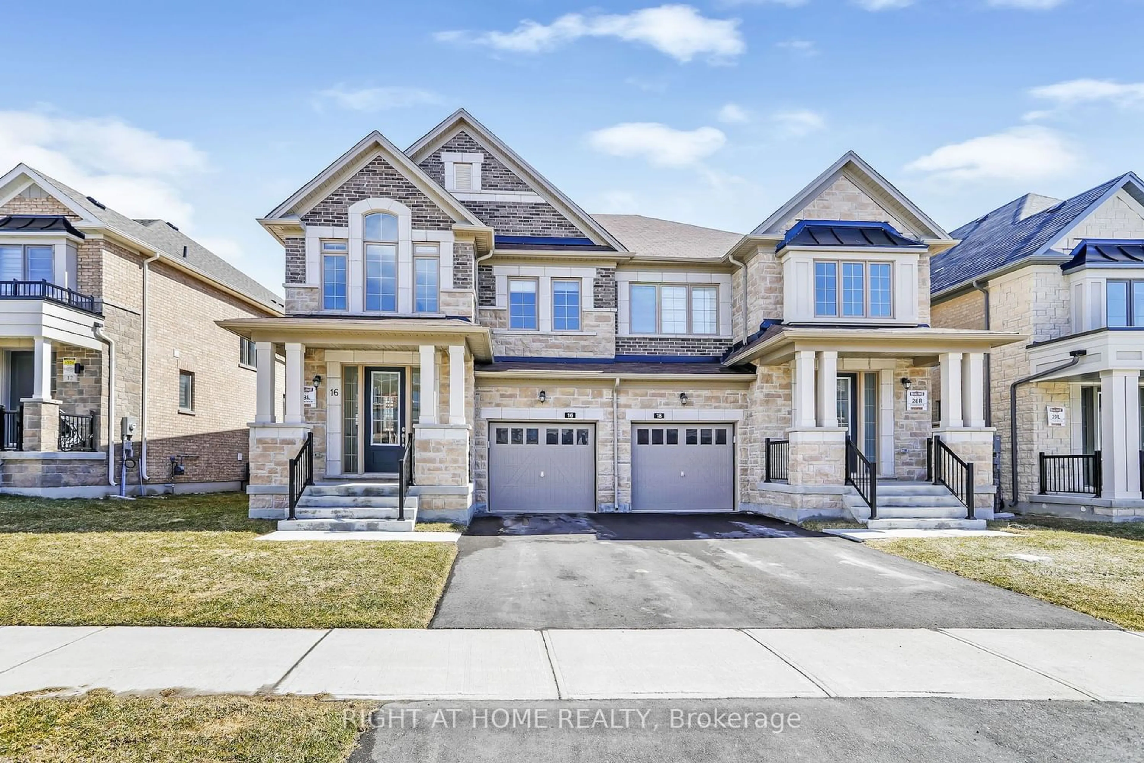 Frontside or backside of a home for 16 Richard Boyd Dr, East Gwillimbury Ontario L9N 0S6