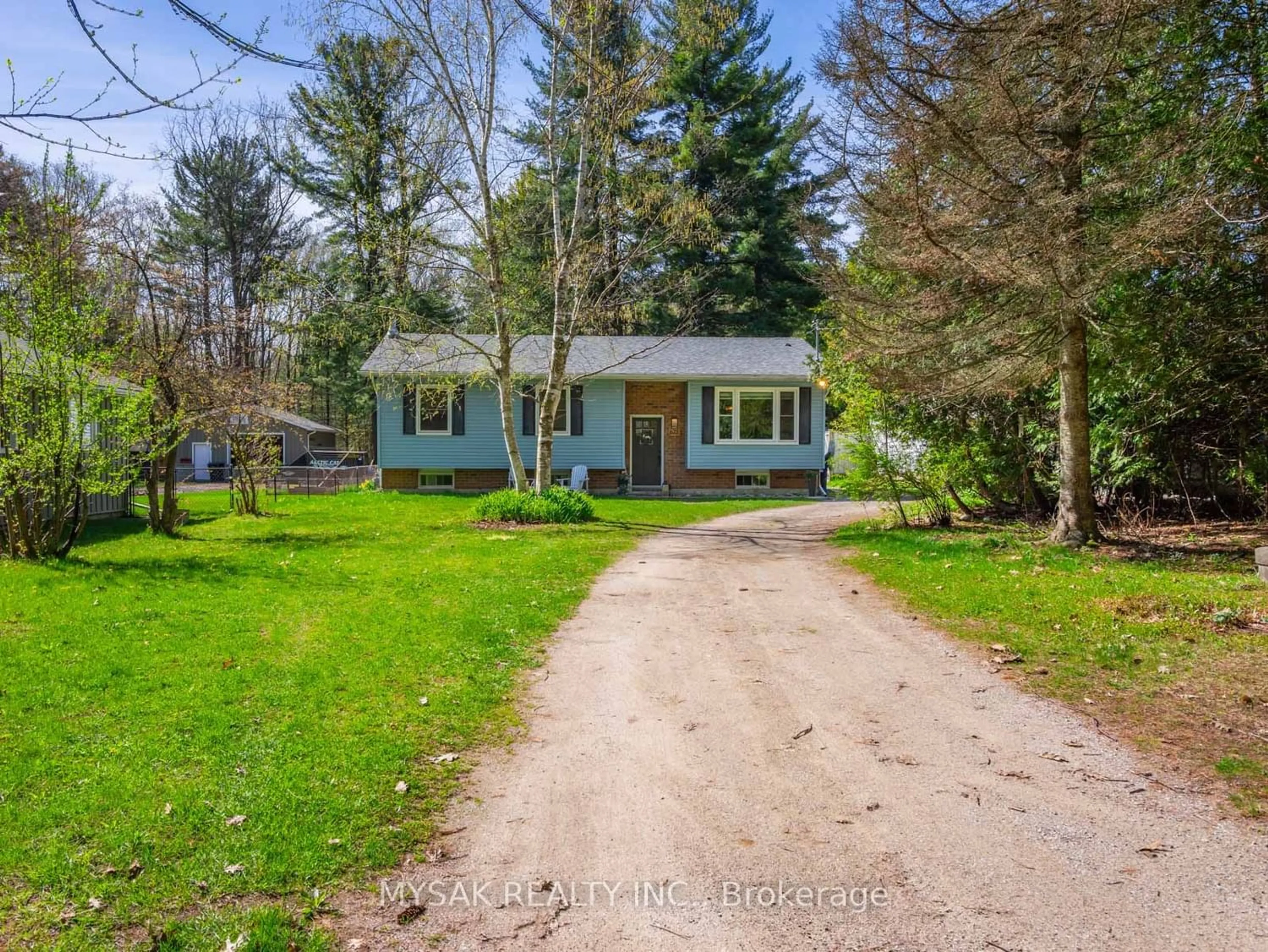 Cottage for 673 Pinegrove Ave, Innisfil Ontario L9S 2K4
