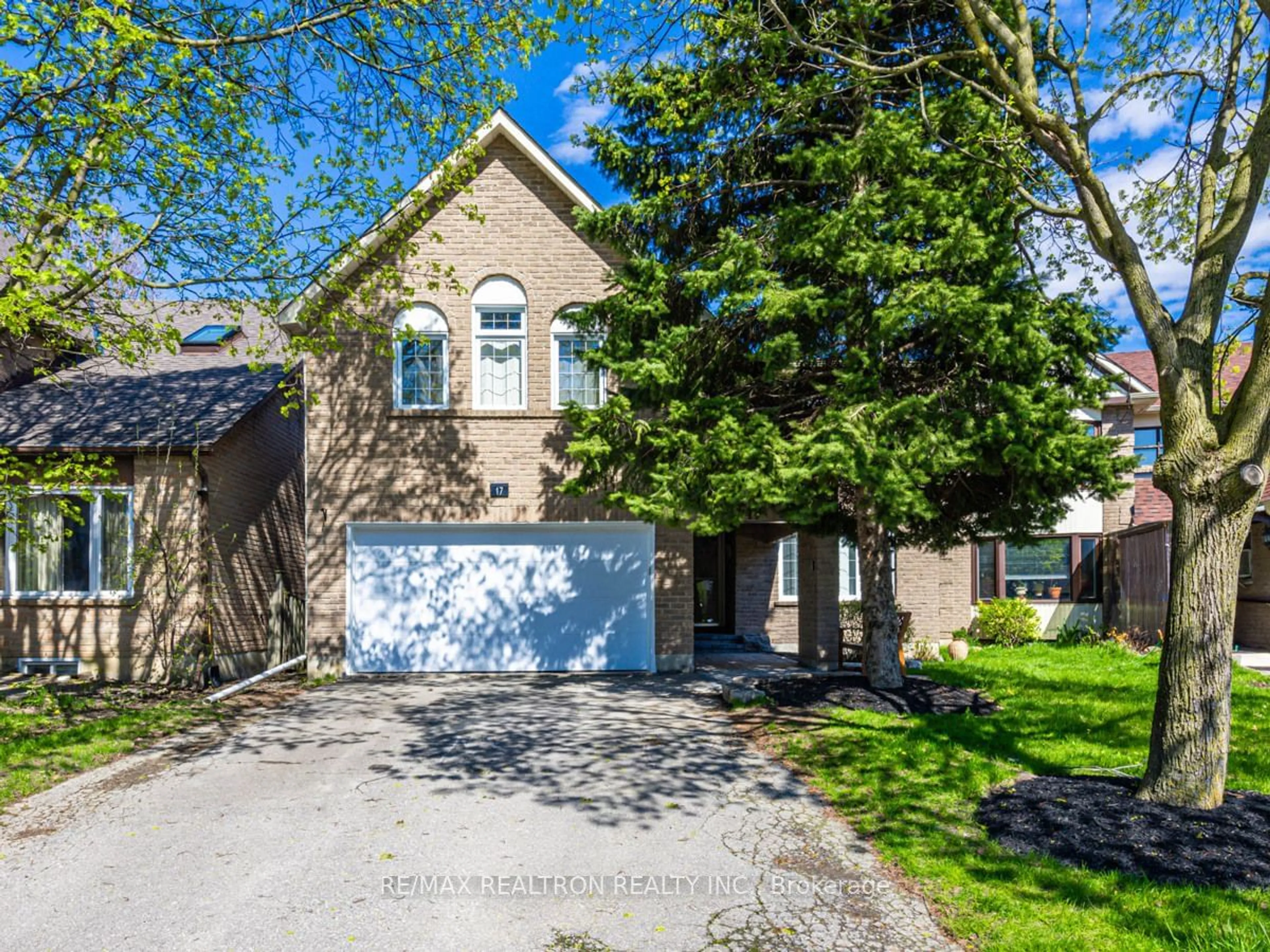 Frontside or backside of a home for 17 Finlayson Crt, Vaughan Ontario L4J 3B8