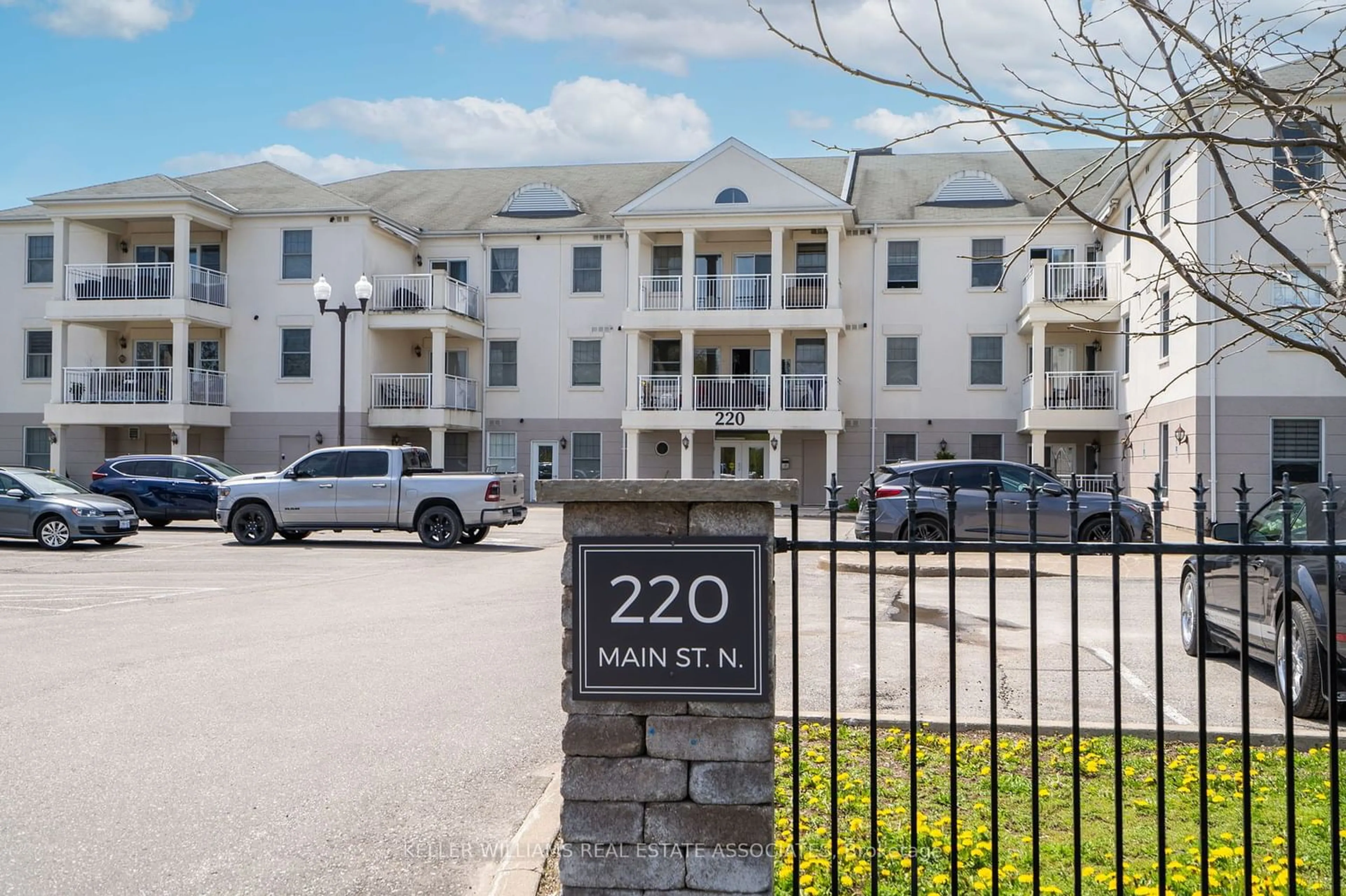 A pic from exterior of the house or condo for 220 Main St #307, Uxbridge Ontario L9P 0B6