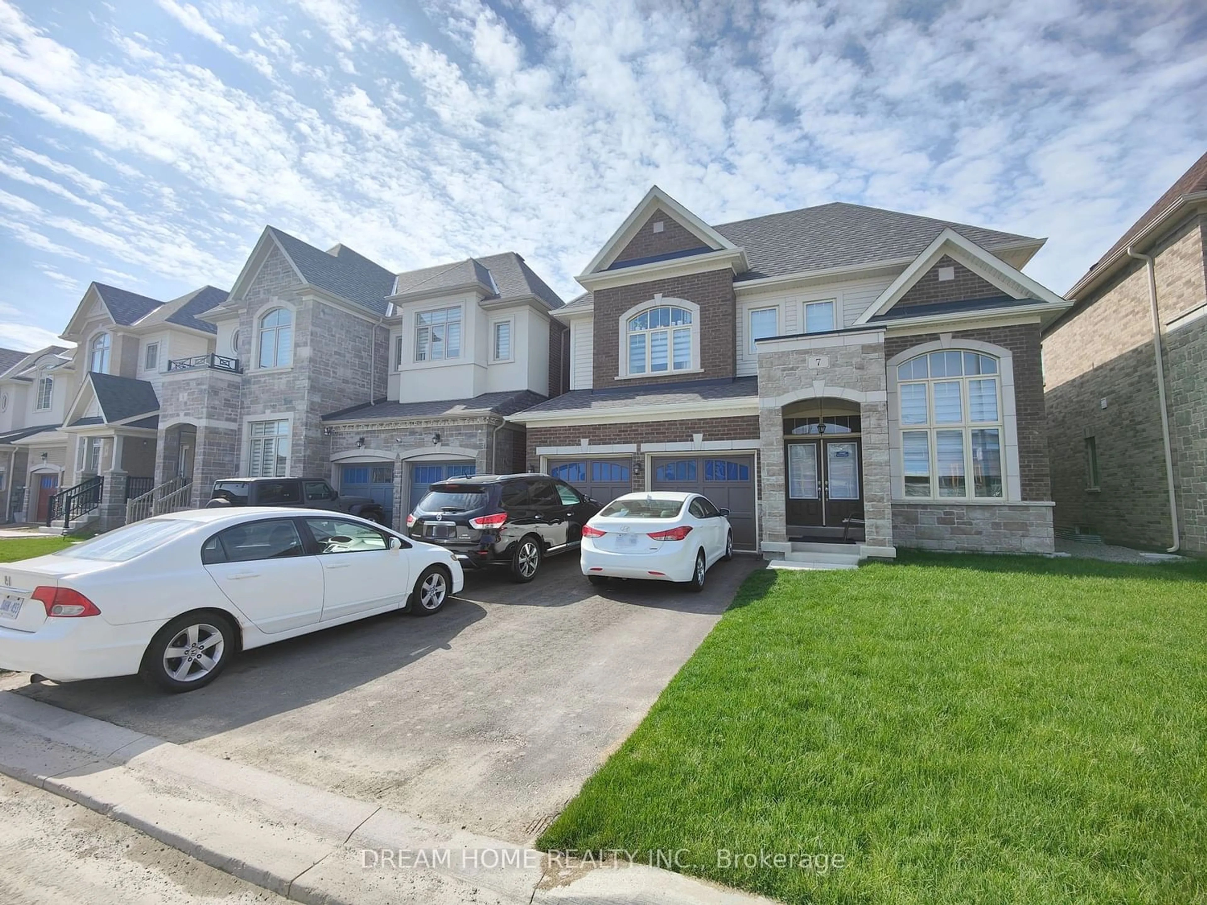 Frontside or backside of a home for 7 Charles White Crt, East Gwillimbury Ontario L9N 0T7