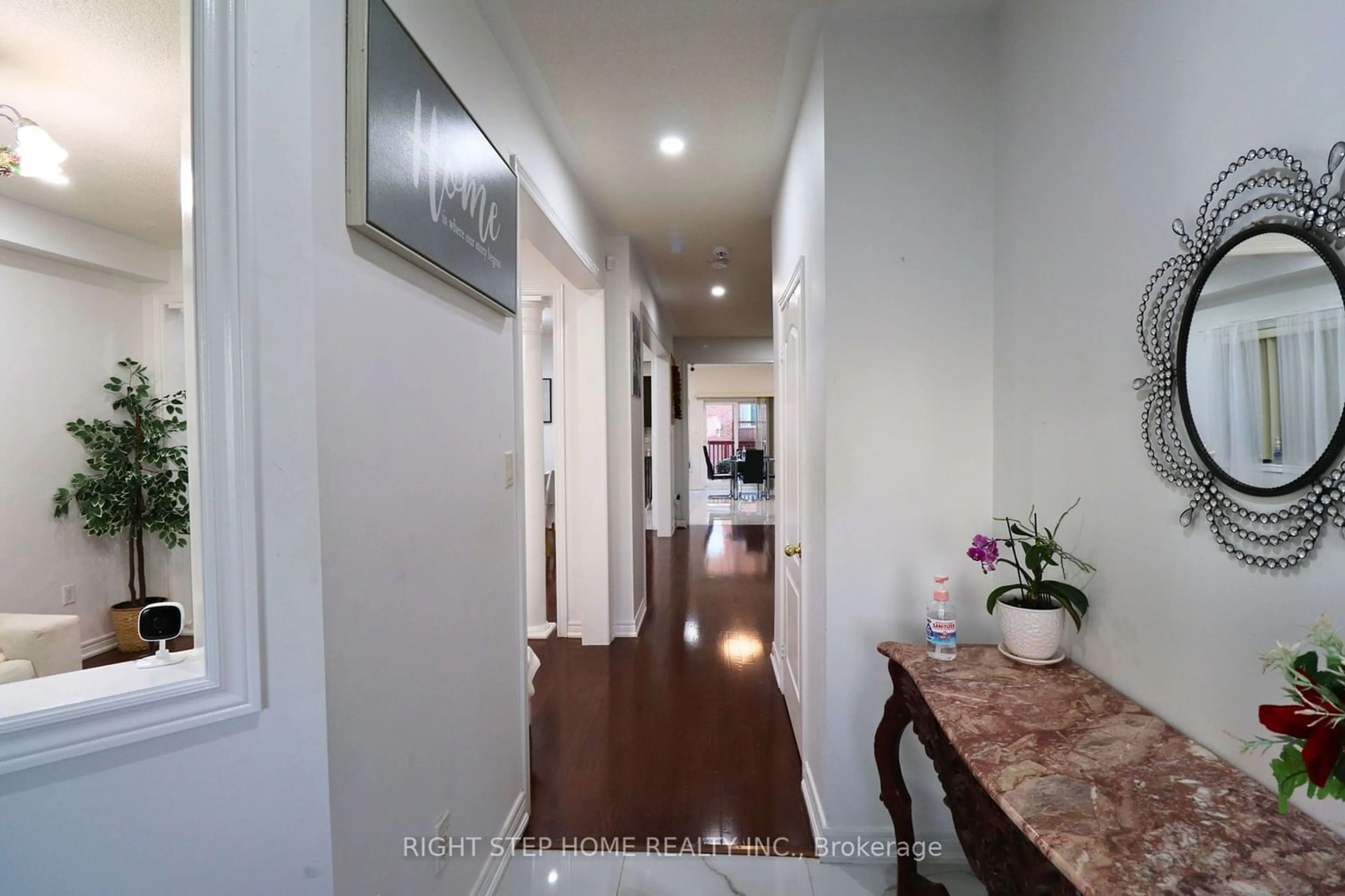 Indoor entryway for 395 Peter  Rupert Ave, Vaughan Ontario L6A 0N8