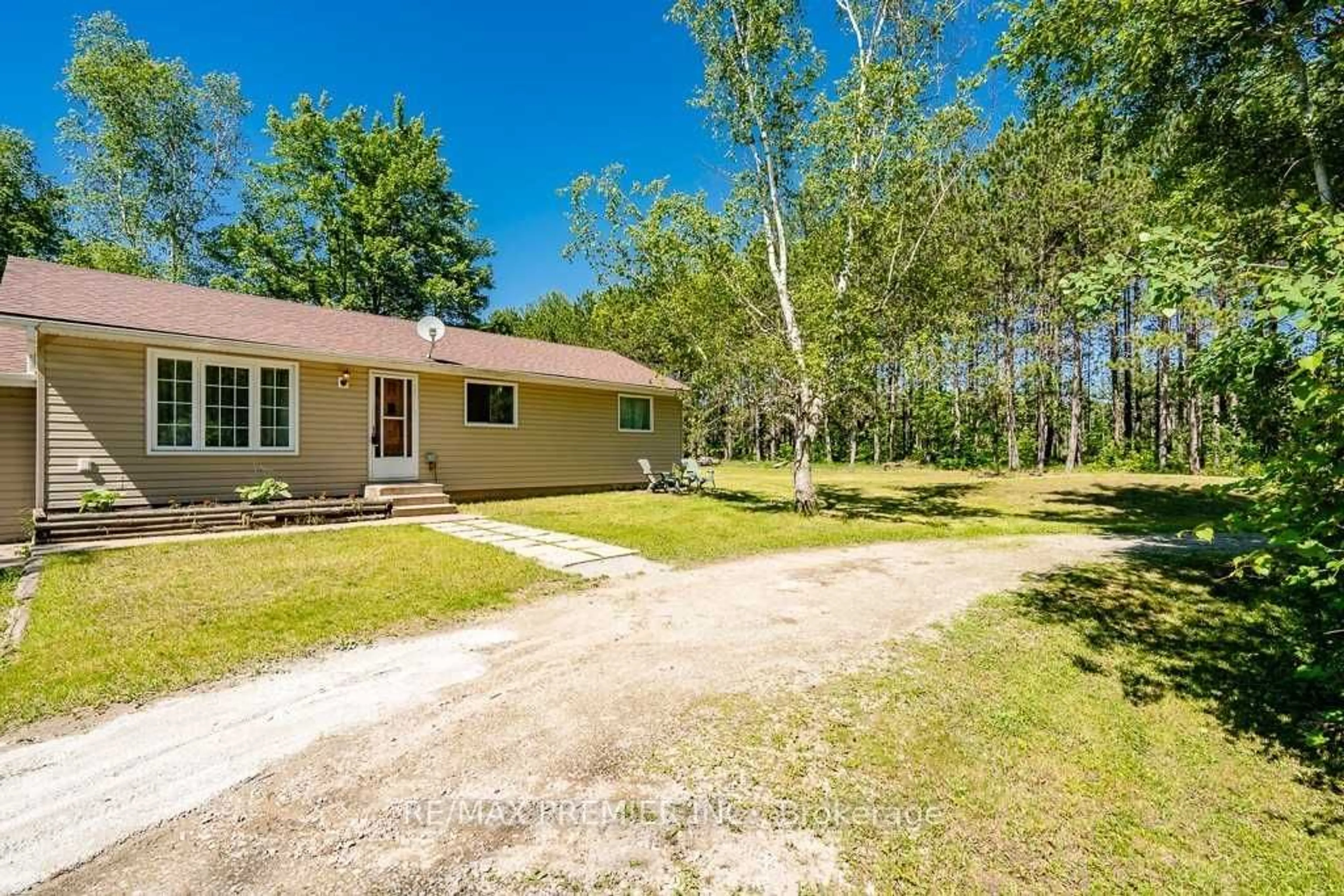 Cottage for 5258 30th Side Rd, Essa Ontario L0M 1T0