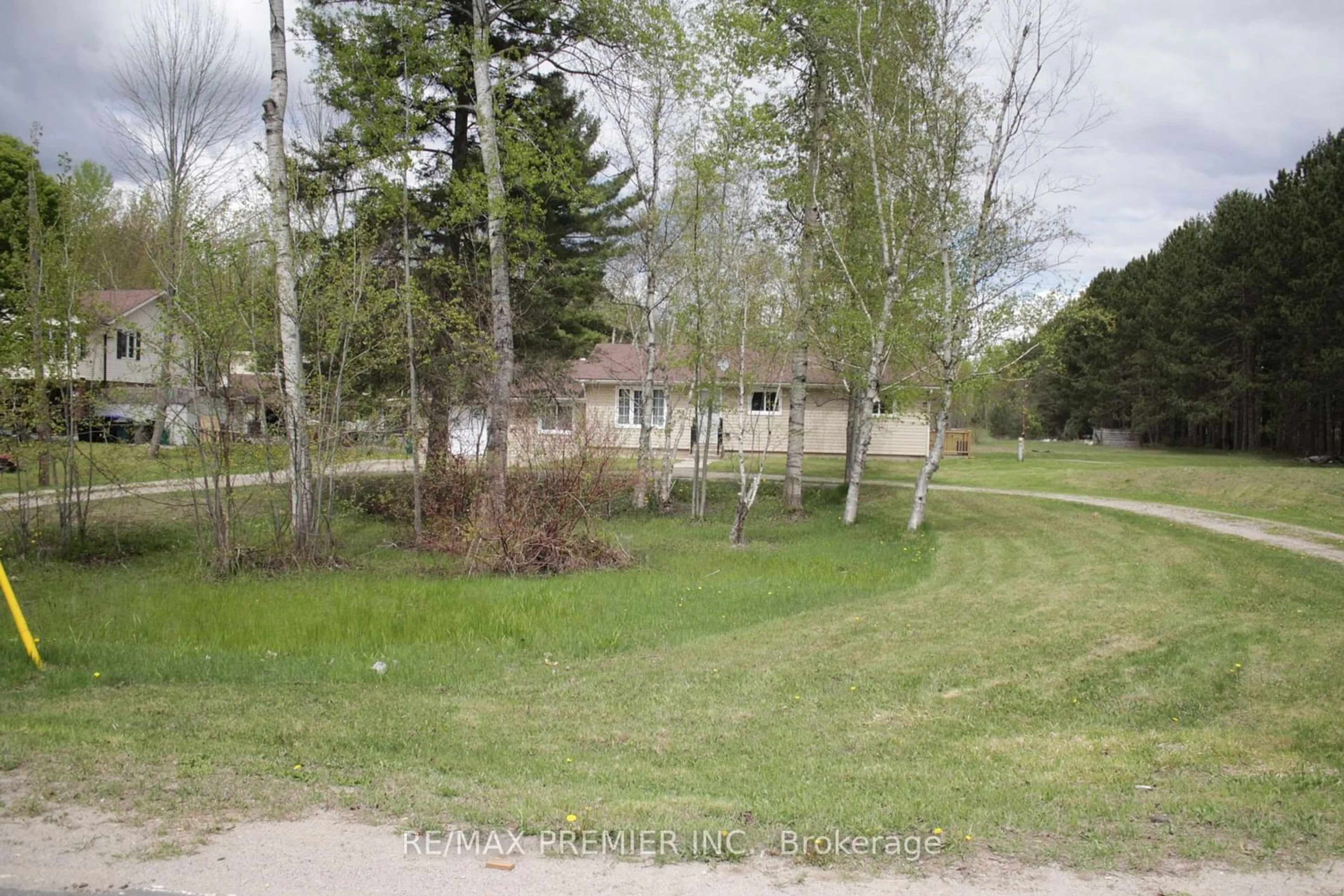 A pic from exterior of the house or condo, the street view for 5258 30th Side Rd, Essa Ontario L0M 1T0