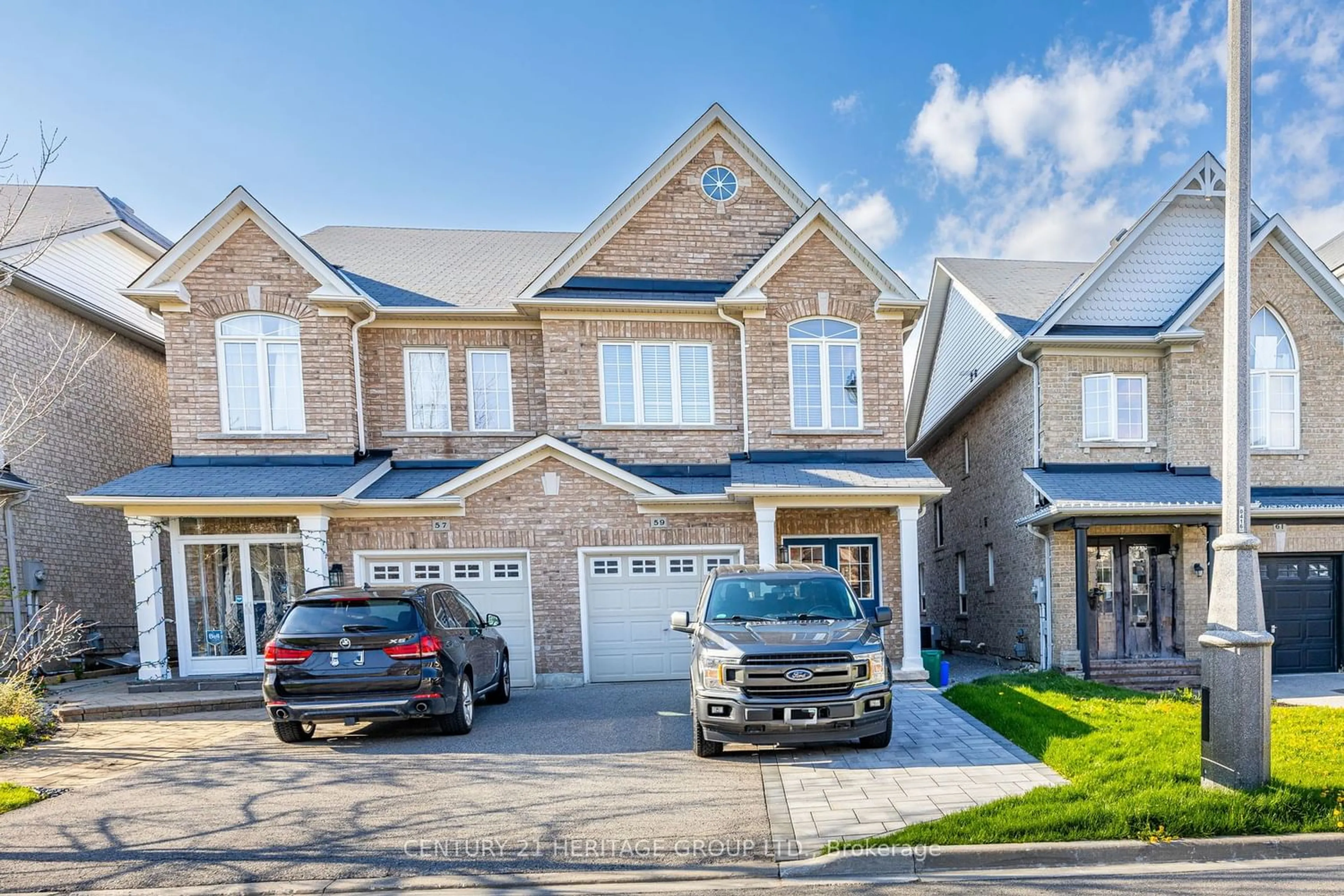 A pic from exterior of the house or condo for 59 Four Seasons Cres, Newmarket Ontario L9N 0C3