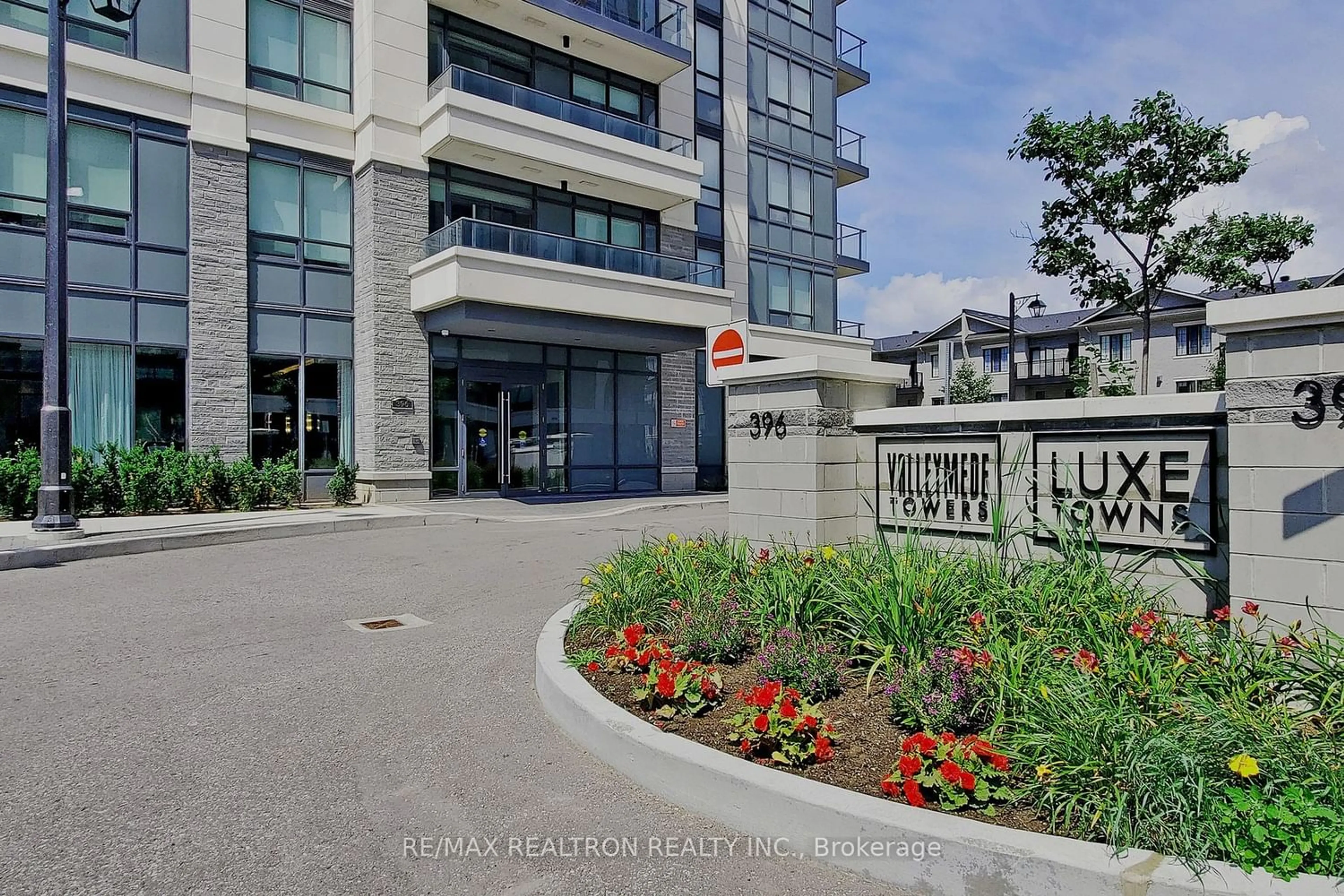 A pic from exterior of the house or condo for 396 Highway 7 #715, Richmond Hill Ontario L4B 0G7