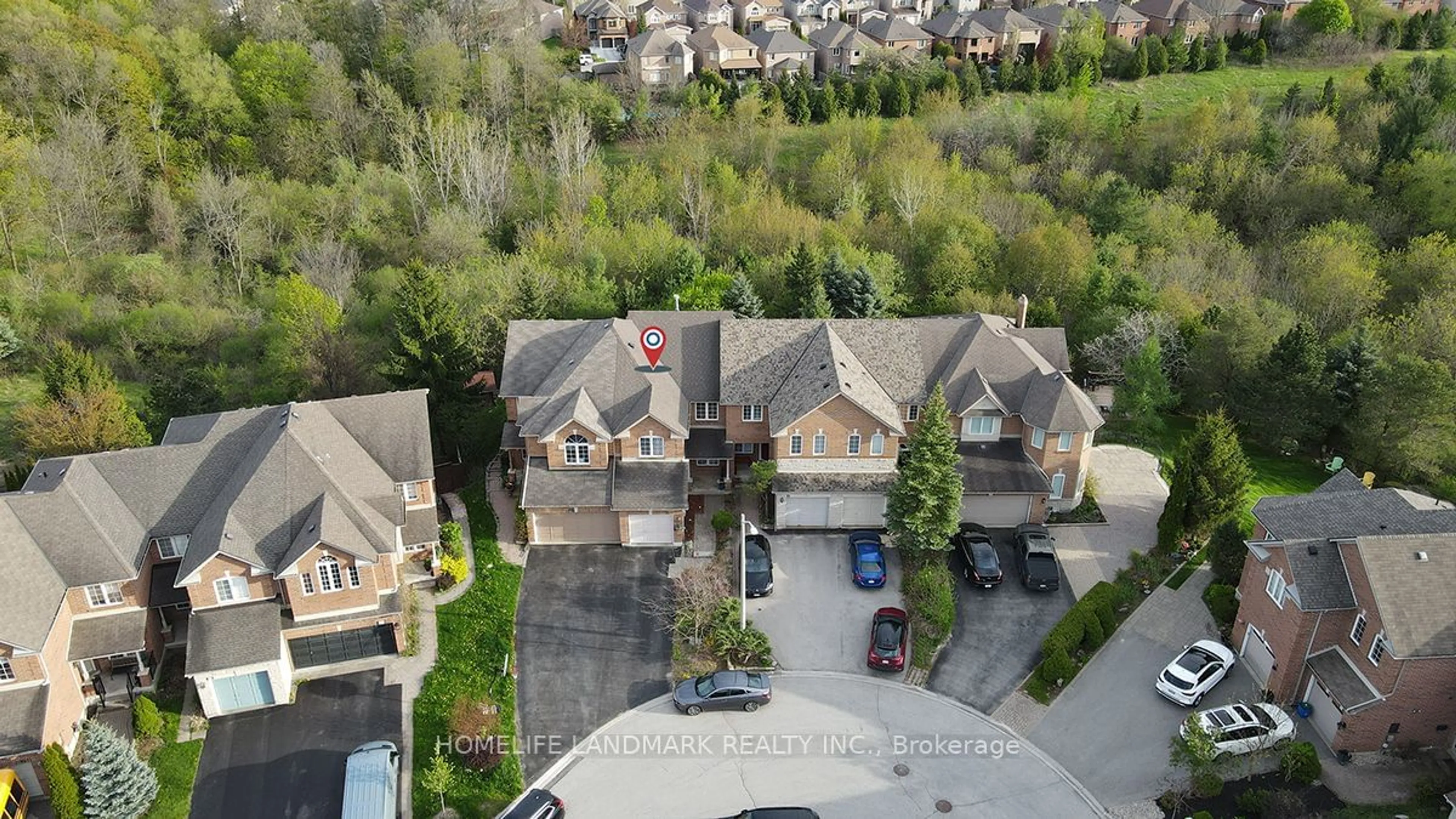 A pic from exterior of the house or condo for 29 Edgemont Crt, Richmond Hill Ontario L4S 2H8