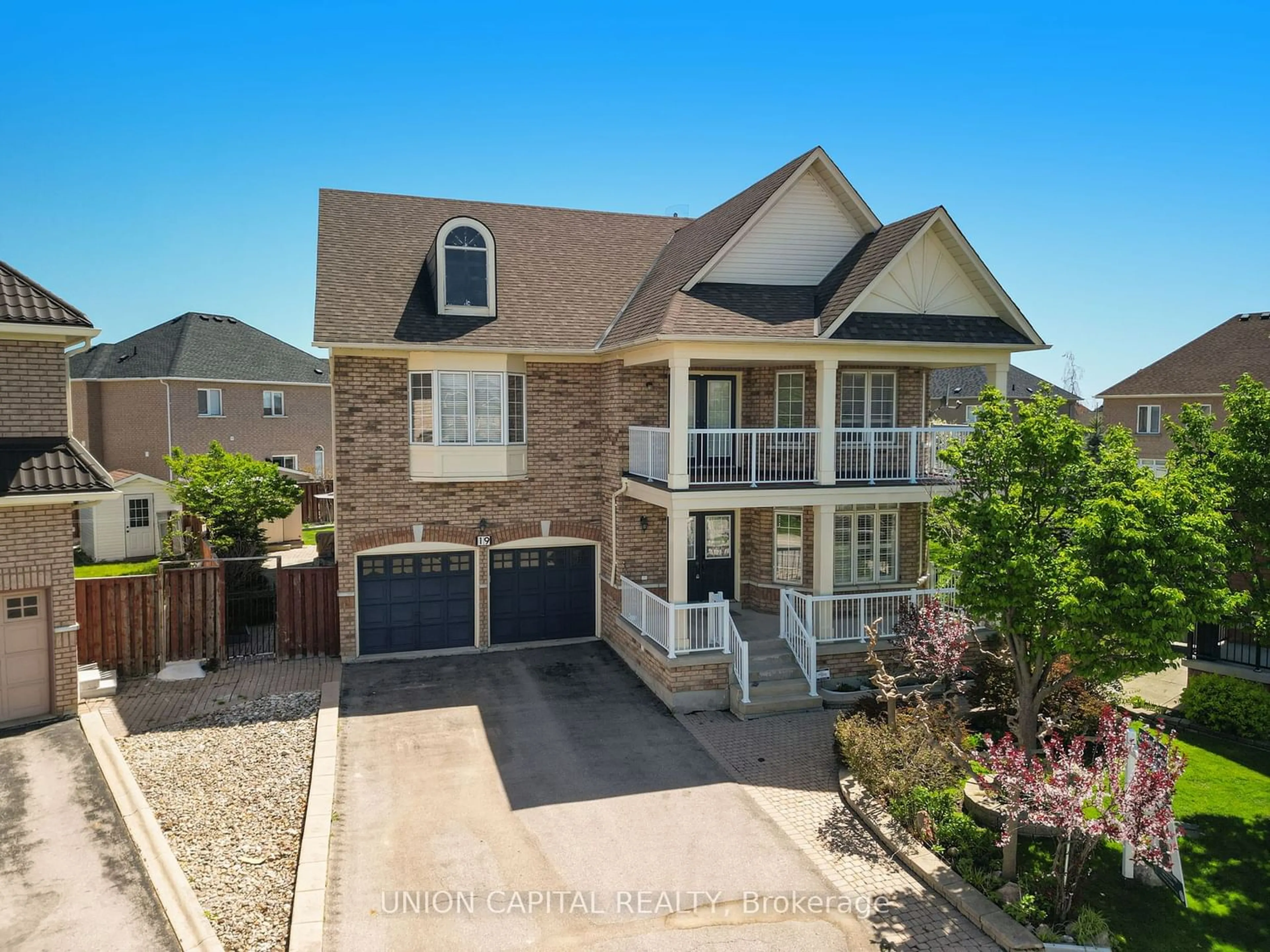 Frontside or backside of a home for 19 Dybal St, Vaughan Ontario L4H 2L4