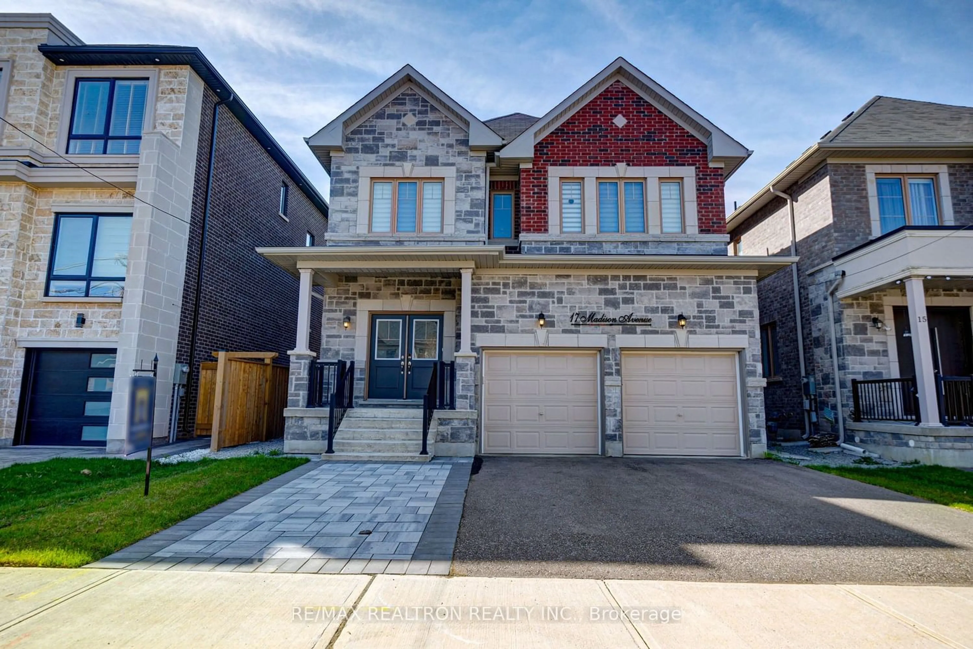 Home with brick exterior material for 17 Madison Ave, Richmond Hill Ontario L4E 2Z7
