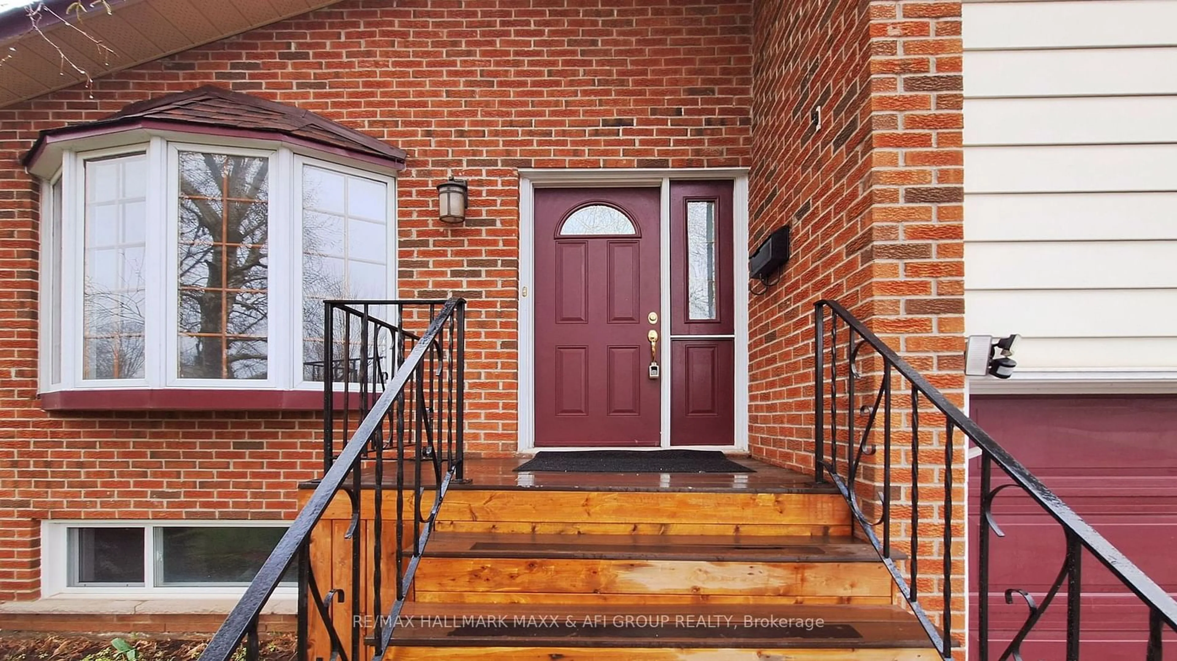 Home with brick exterior material for 273 Primrose Lane, Newmarket Ontario L3Y 5Y7