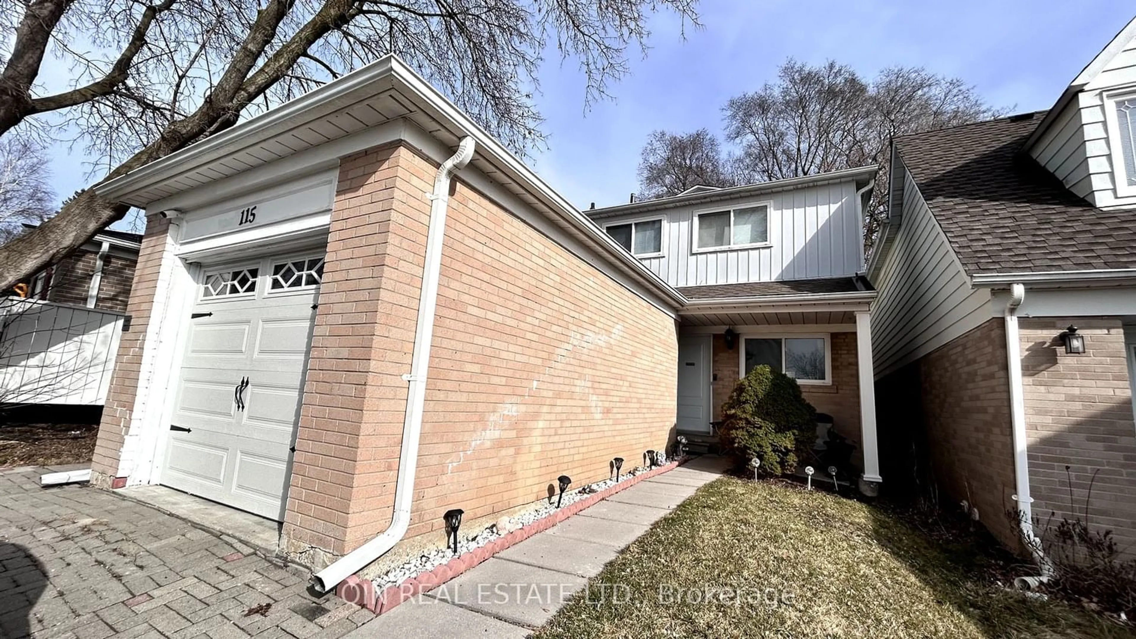 Home with brick exterior material for 115 Huron Hts Dr #Main& B, Newmarket Ontario L3Y 3J8