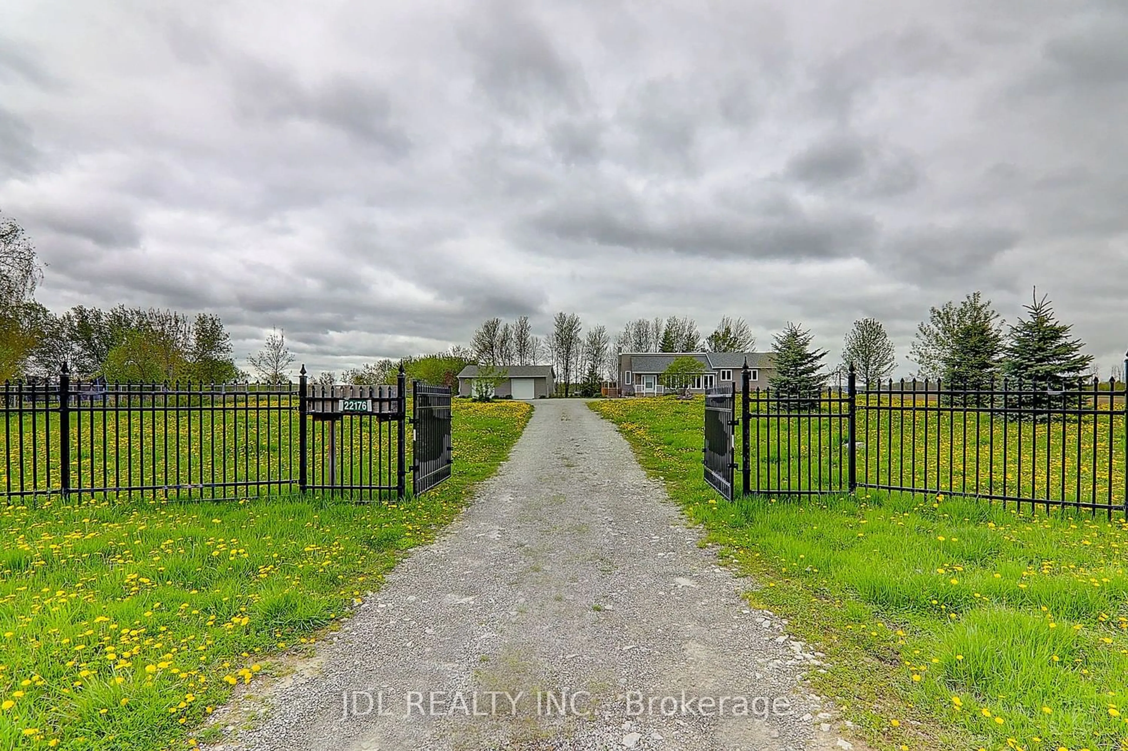 Street view for 22176 Leslie St, East Gwillimbury Ontario L0G 1R0