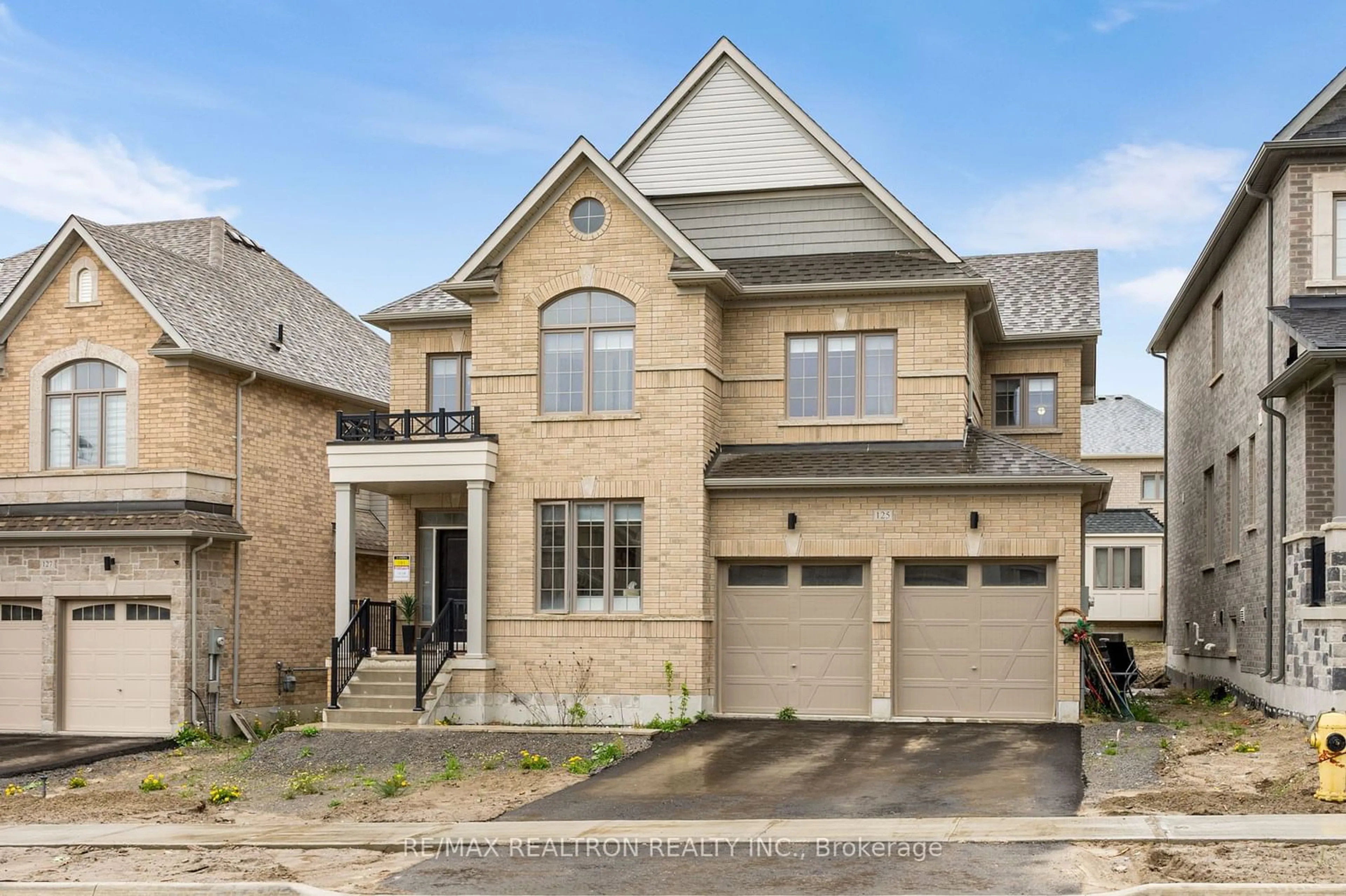 Home with brick exterior material for 125 Silk Twist Dr, East Gwillimbury Ontario L9N 0E5