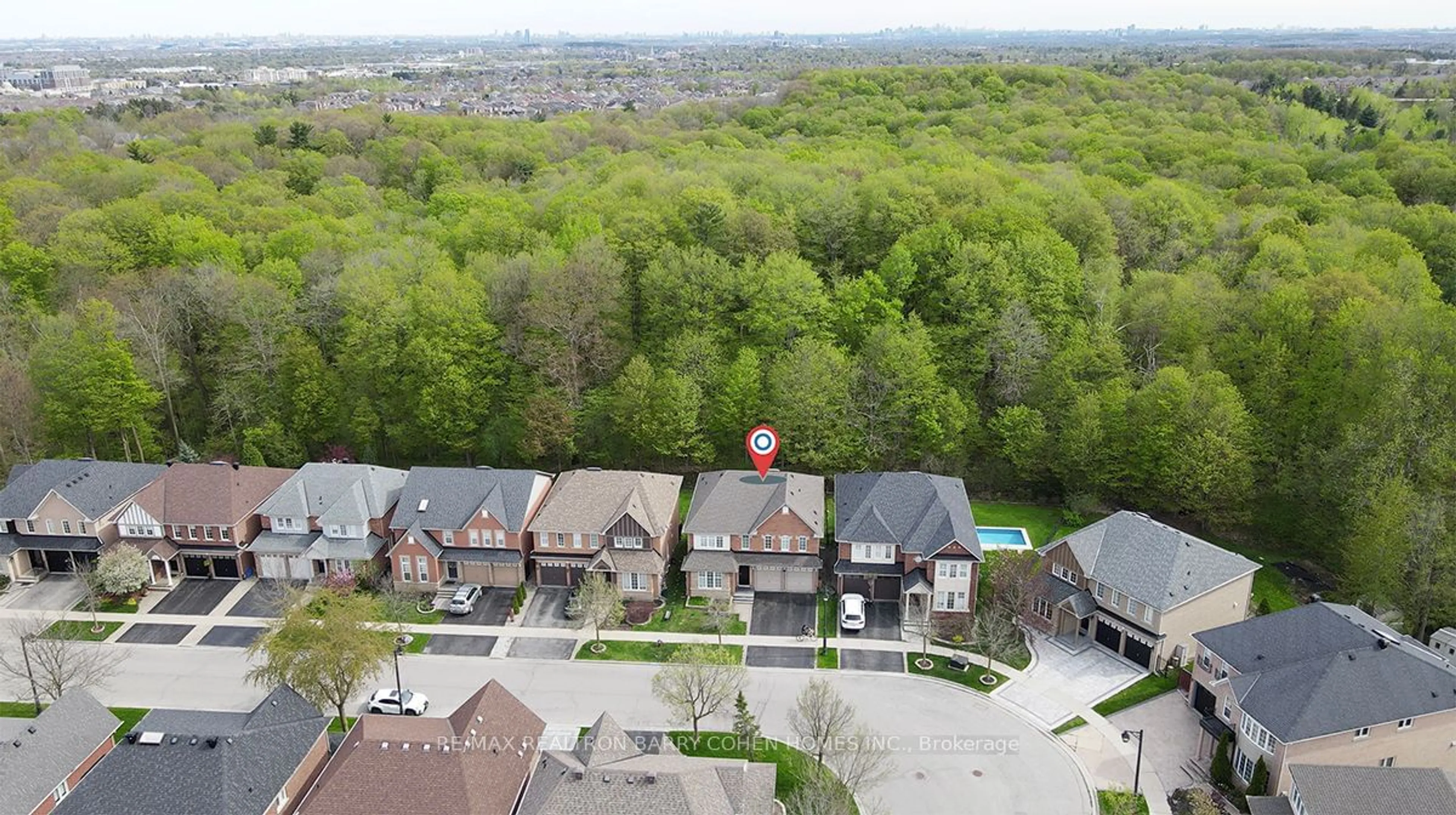 A pic from exterior of the house or condo for 22 Skywood Dr, Richmond Hill Ontario L4E 4L2