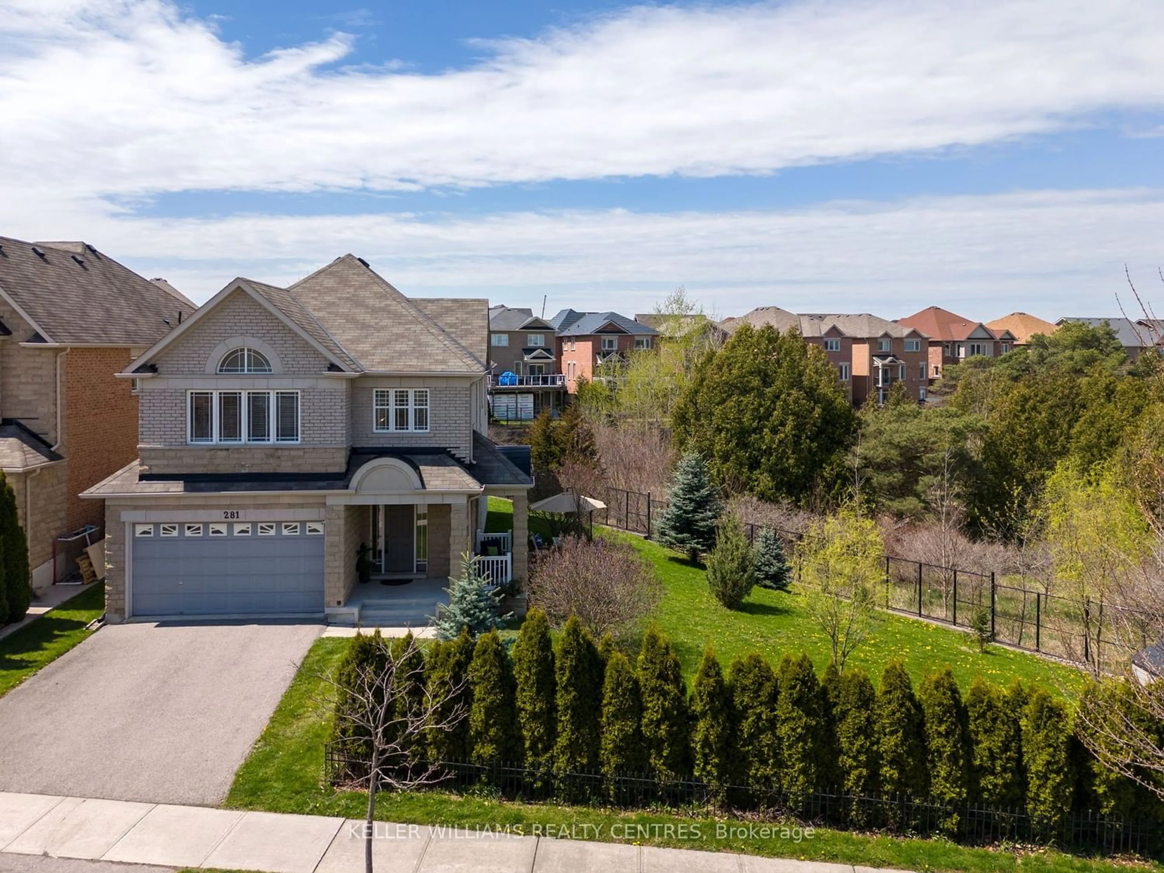 Frontside or backside of a home for 281 Ivy Jay Cres, Aurora Ontario L4G 0E7