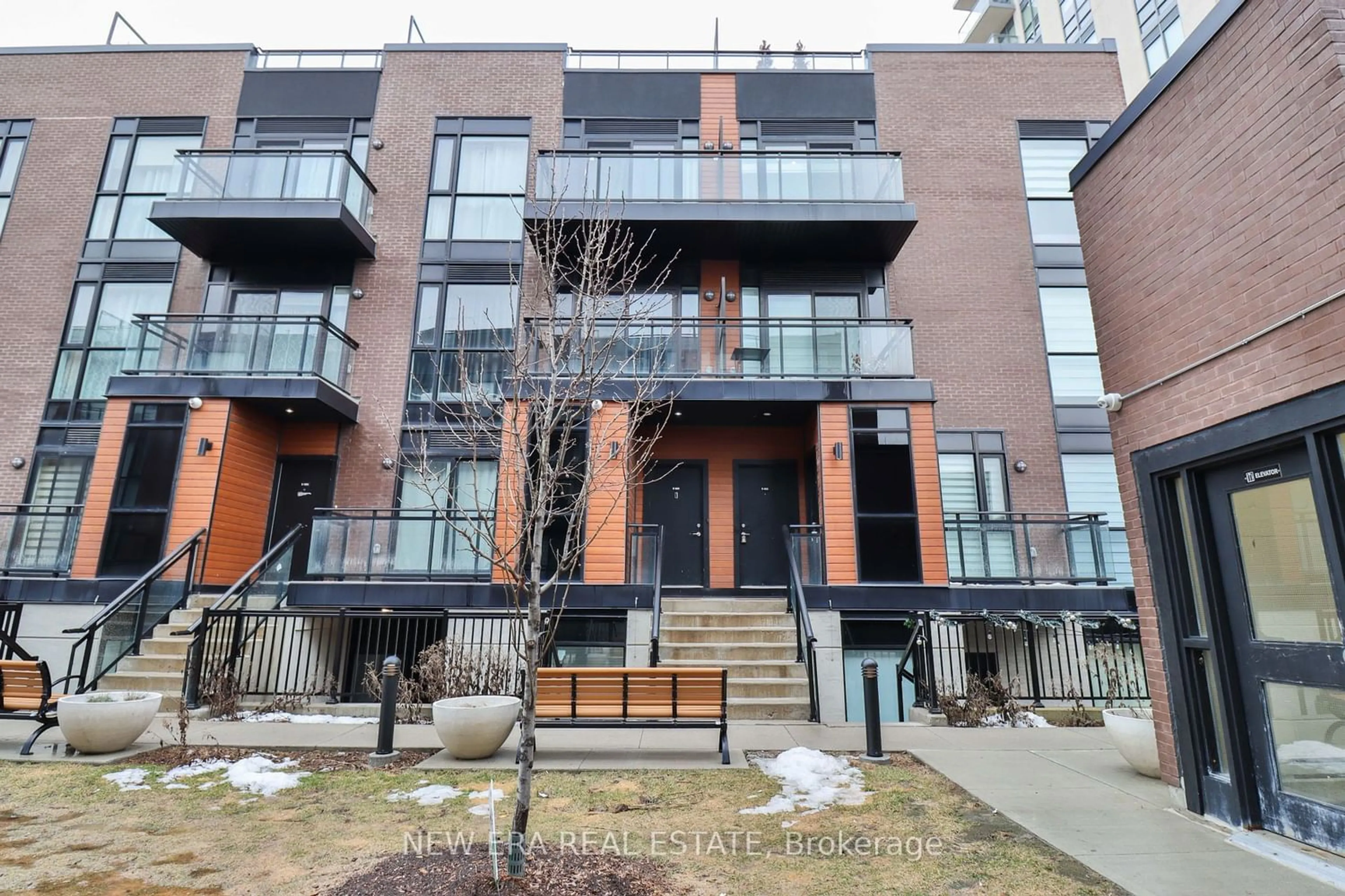 A pic from exterior of the house or condo for 5279 Highway 7 Rd #803, Vaughan Ontario L4L 0J1