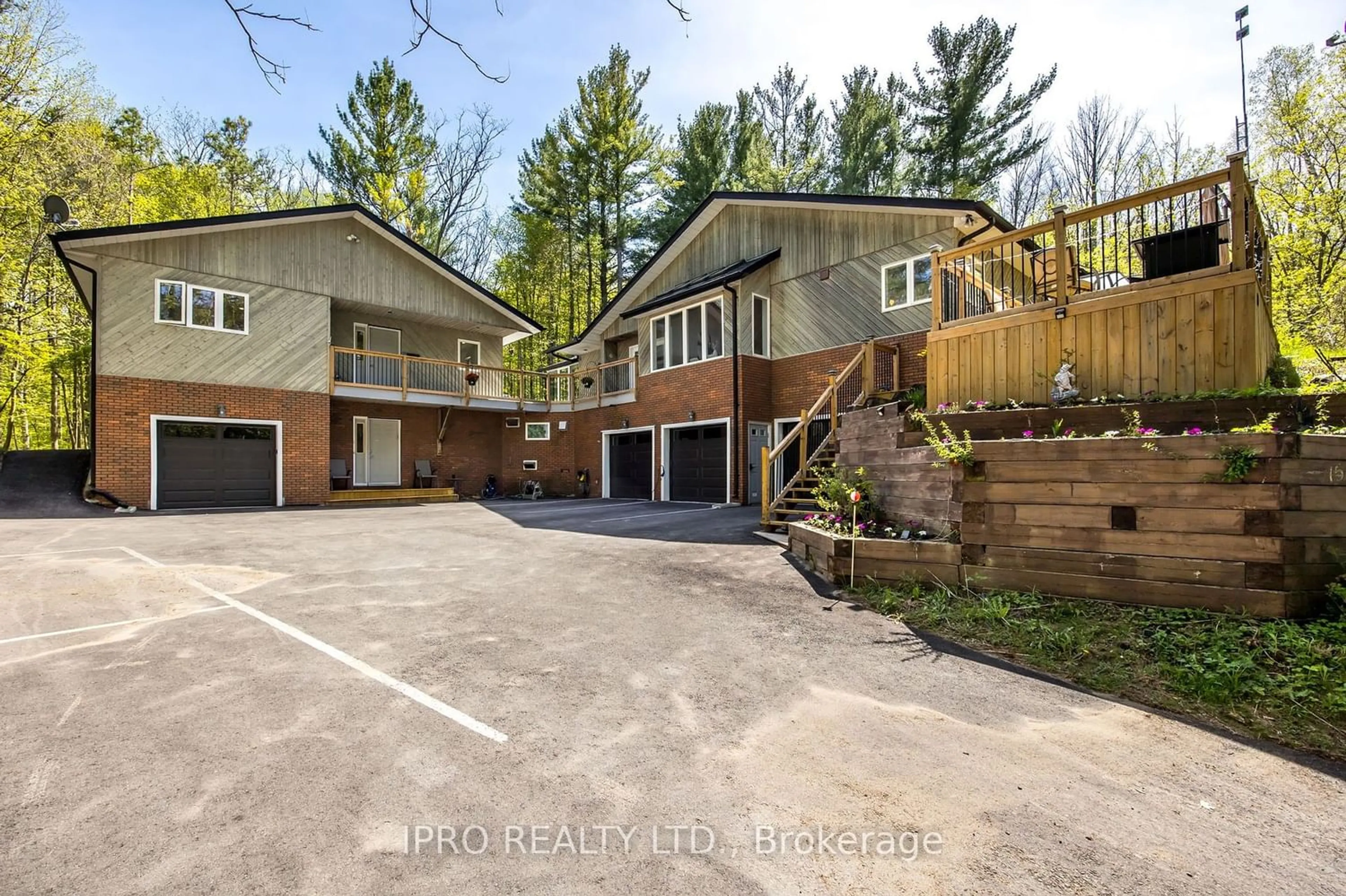 Frontside or backside of a home for 15 Algonquin Forest Dr, East Gwillimbury Ontario L9N 0C6