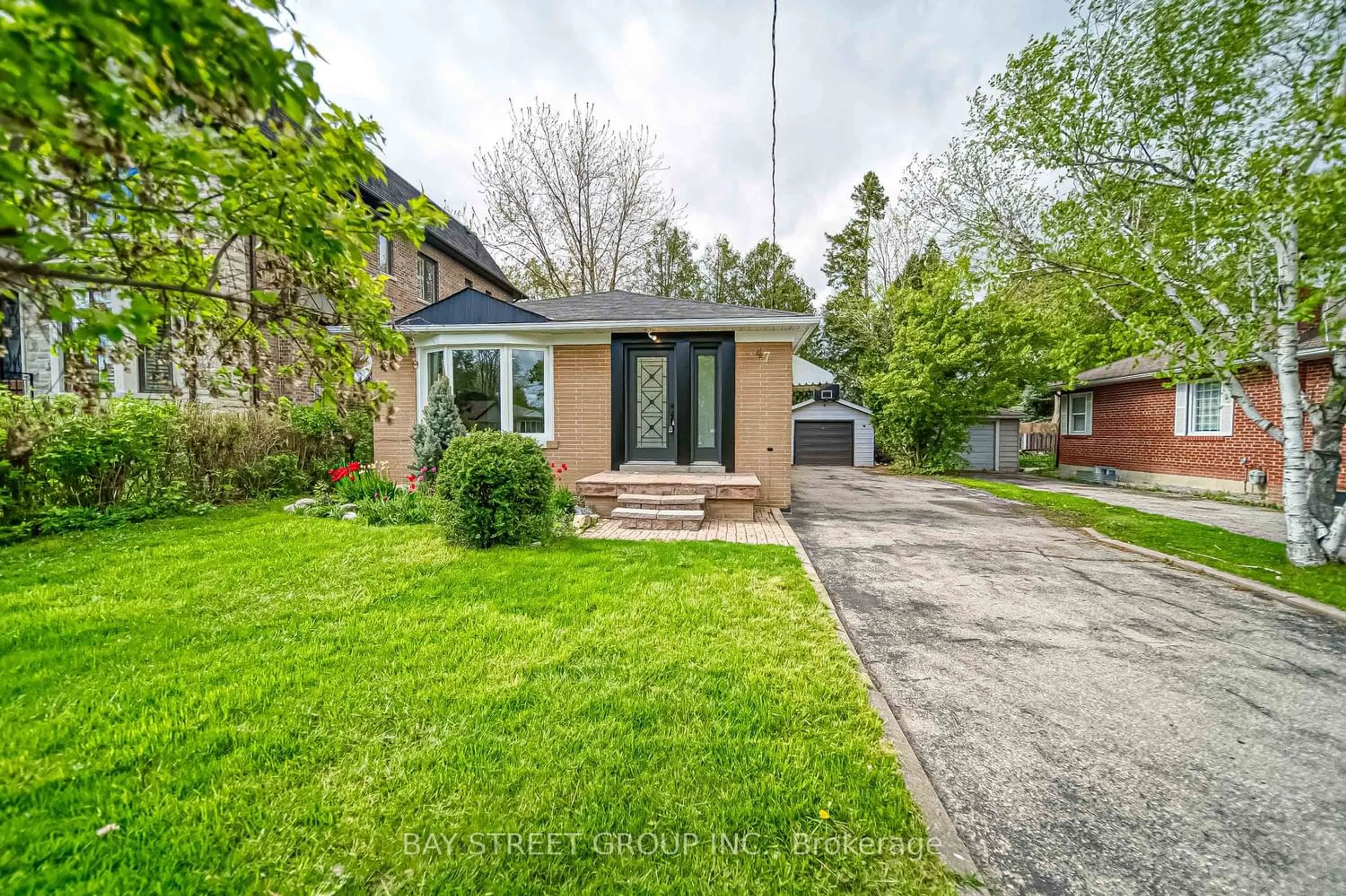 Frontside or backside of a home for 47 Rockport Cres, Richmond Hill Ontario L4C 2L7