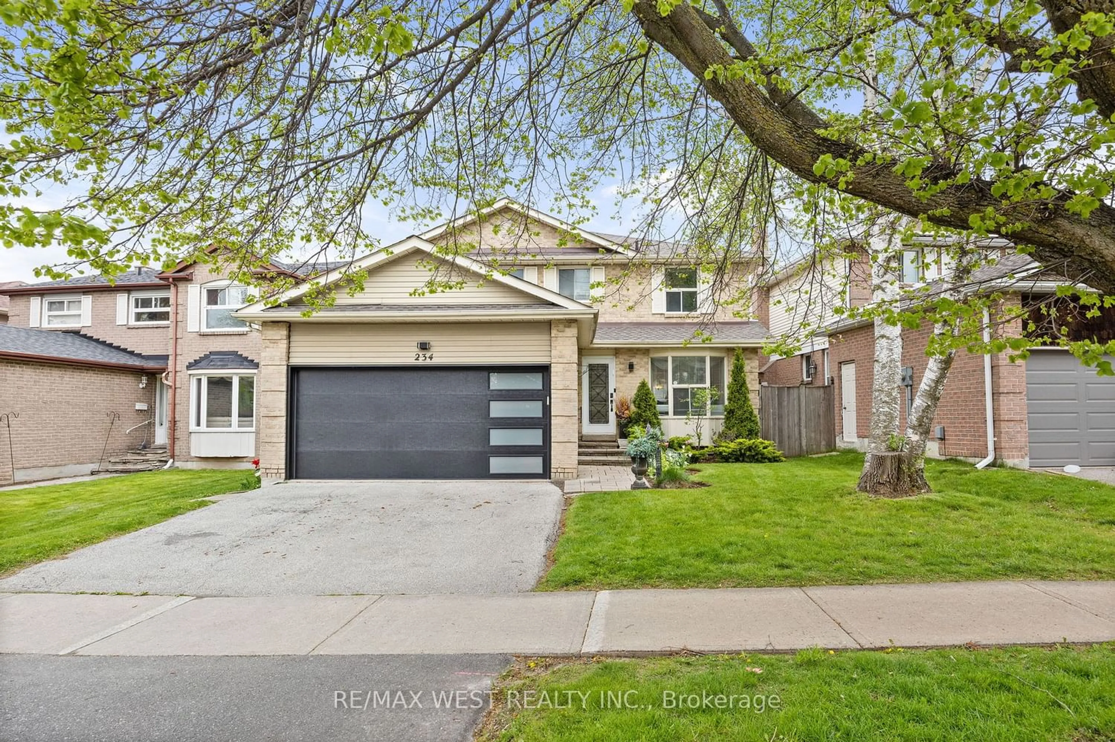 Frontside or backside of a home for 234 York Hill Blvd, Vaughan Ontario L4J 2P6