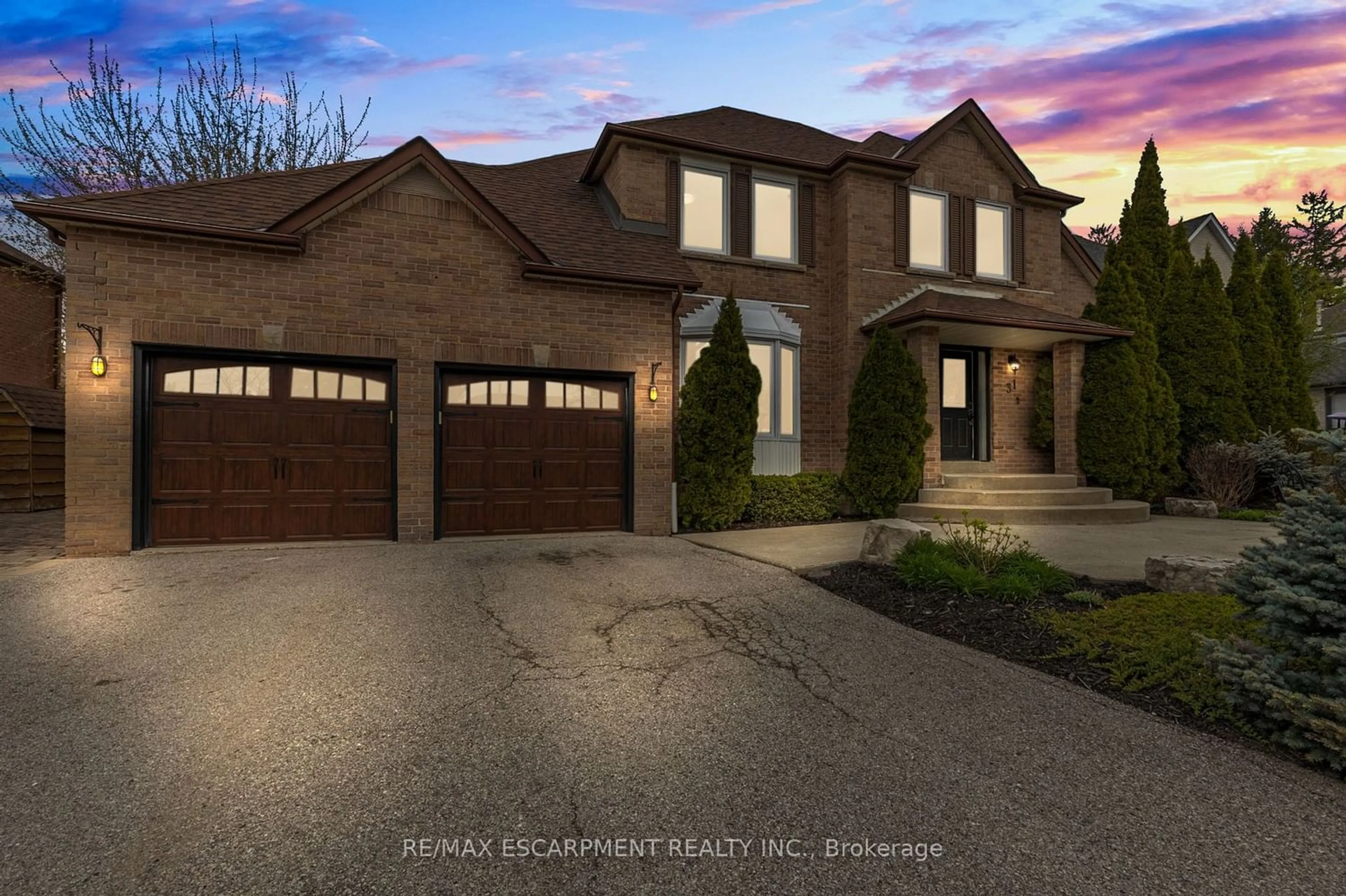 Home with brick exterior material for 31 Bloomfield Tr, Richmond Hill Ontario L4E 2J8