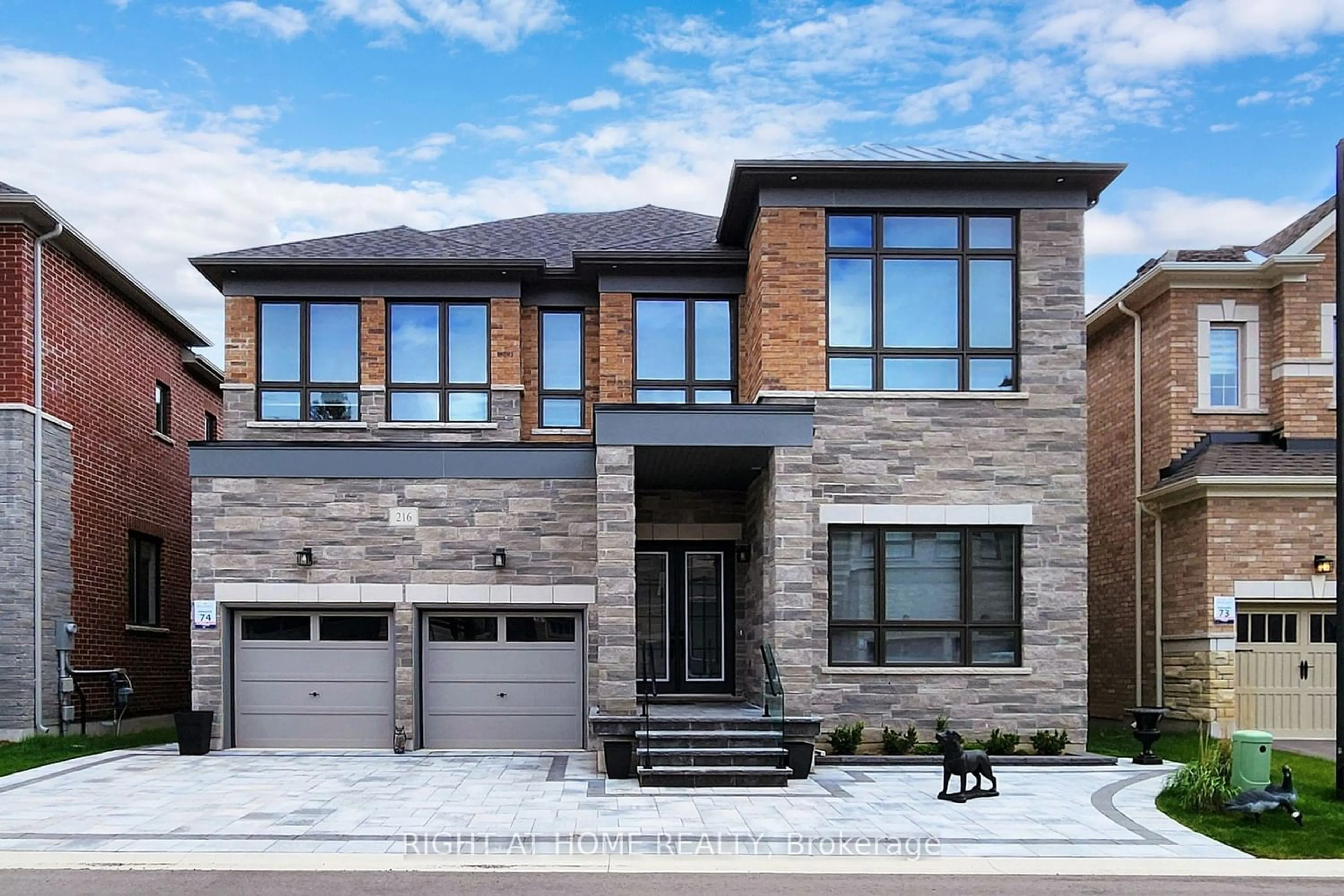 Home with brick exterior material for 216 Sunset Vista Crt, Aurora Ontario L4G 3Y1