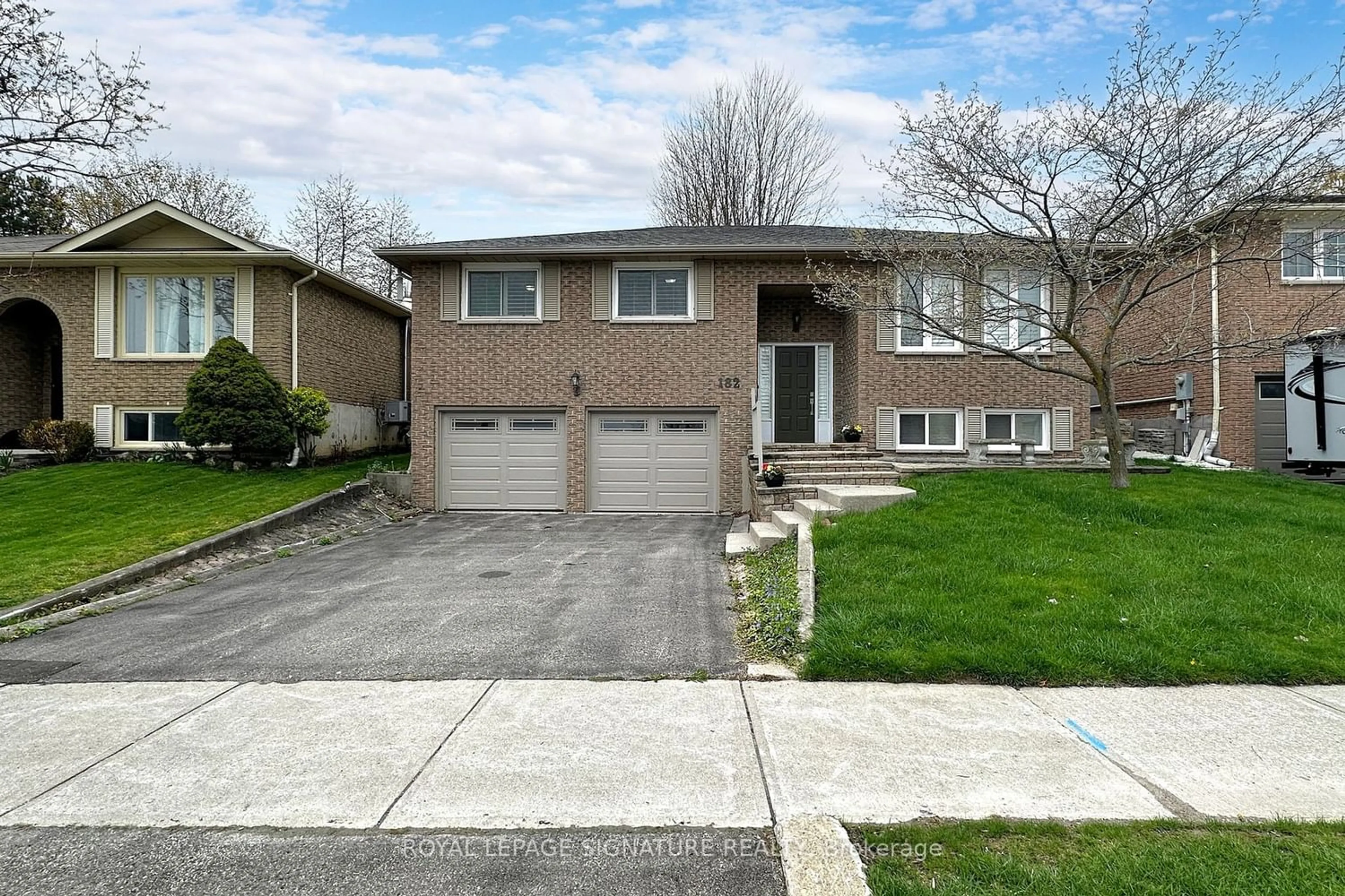 Frontside or backside of a home for 182 Melbourne Dr, Bradford West Gwillimbury Ontario L3Z 2W2